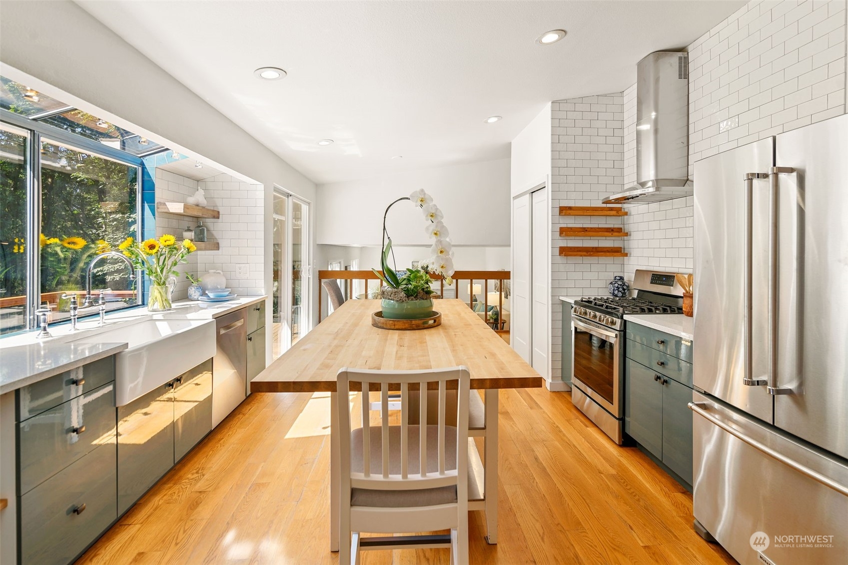 6205 Harbor Crest Drive NE