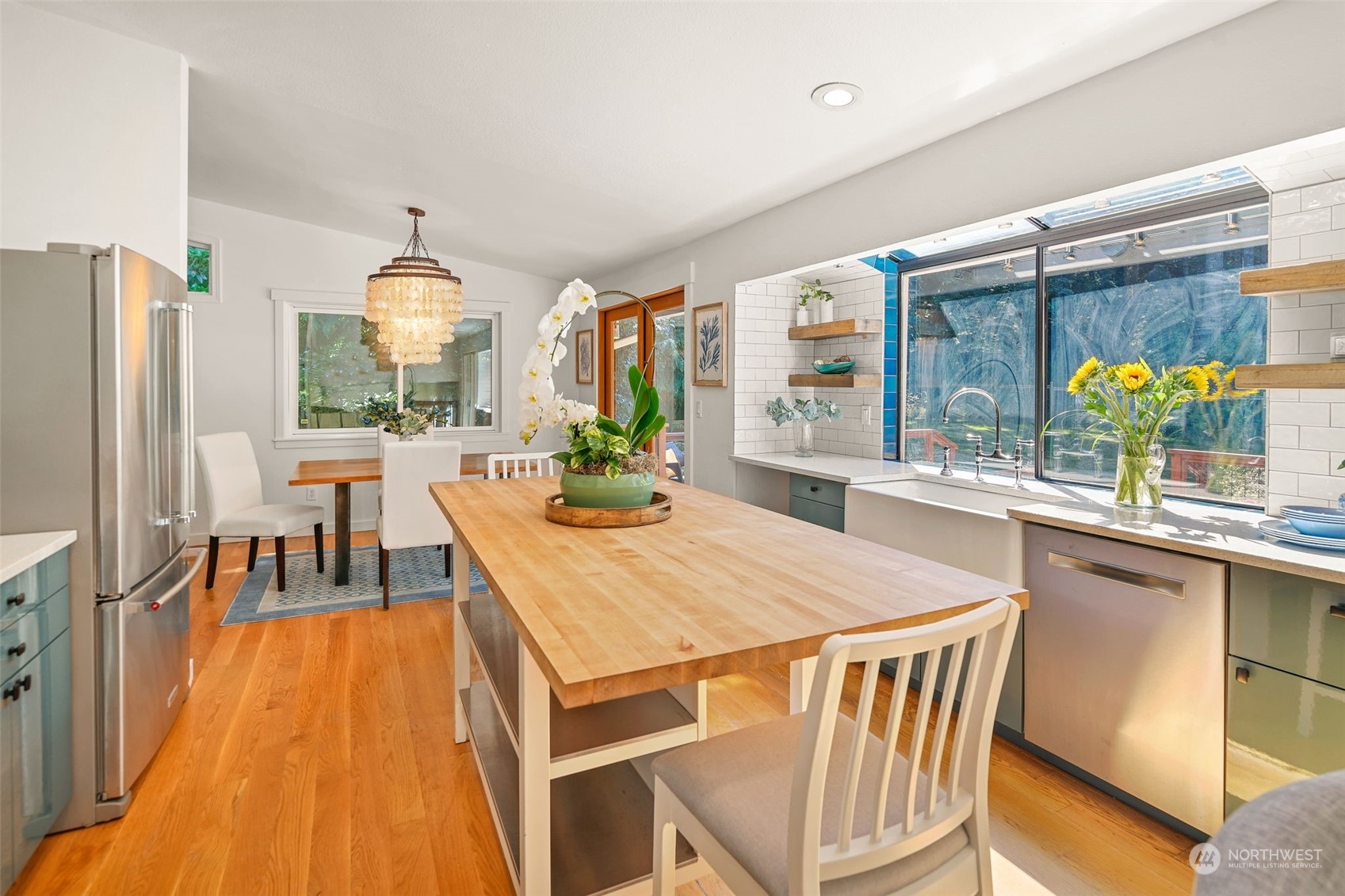 6205 Harbor Crest Drive NE