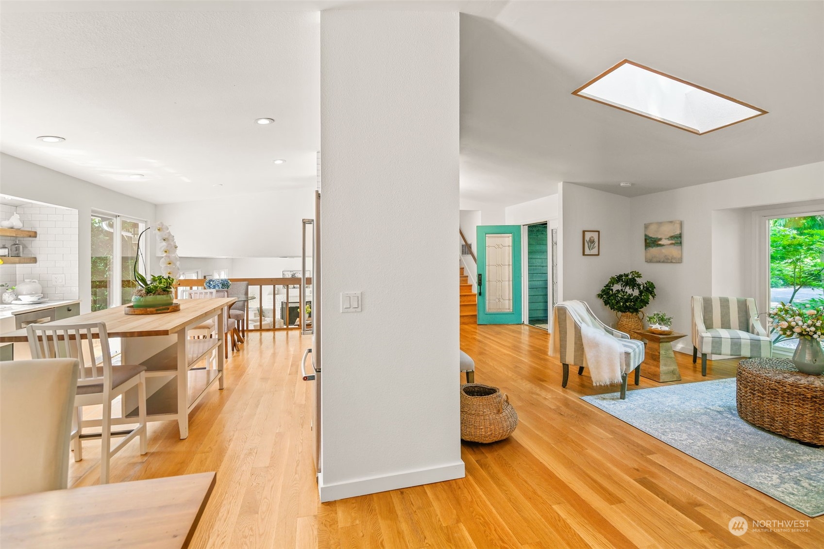 6205 Harbor Crest Drive NE