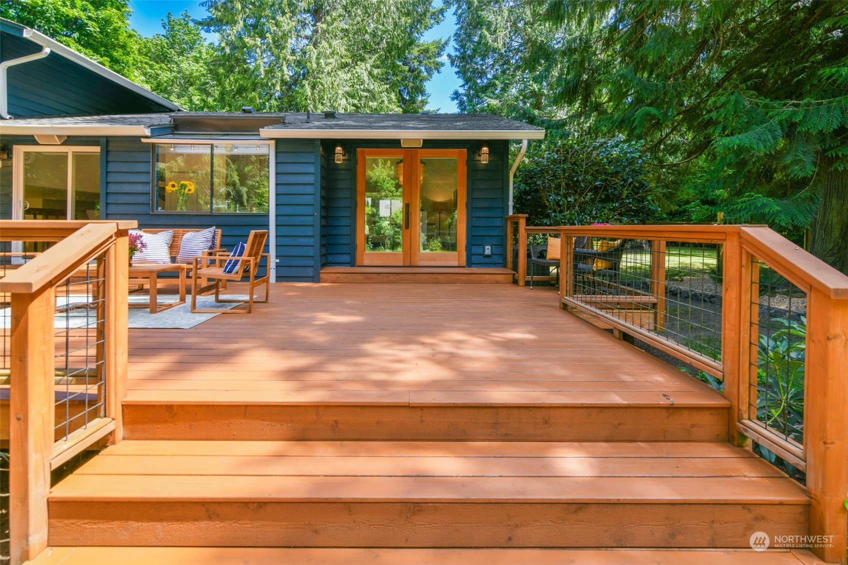 6205 Harbor Crest Drive NE