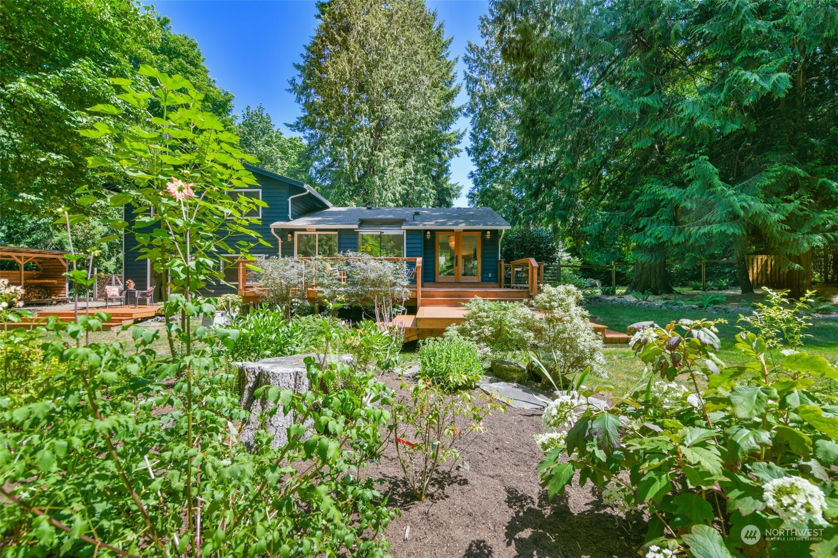 6205 Harbor Crest Drive NE