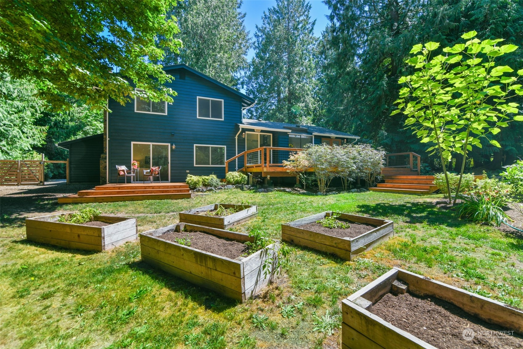 6205 Harbor Crest Drive NE