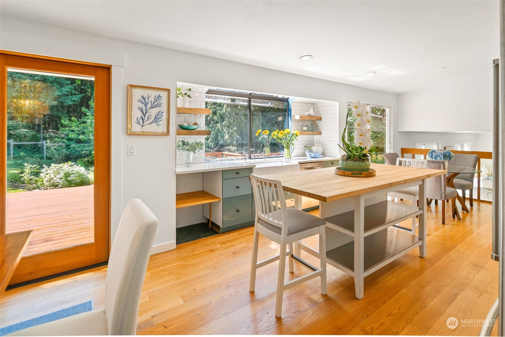 6205 Harbor Crest Drive NE