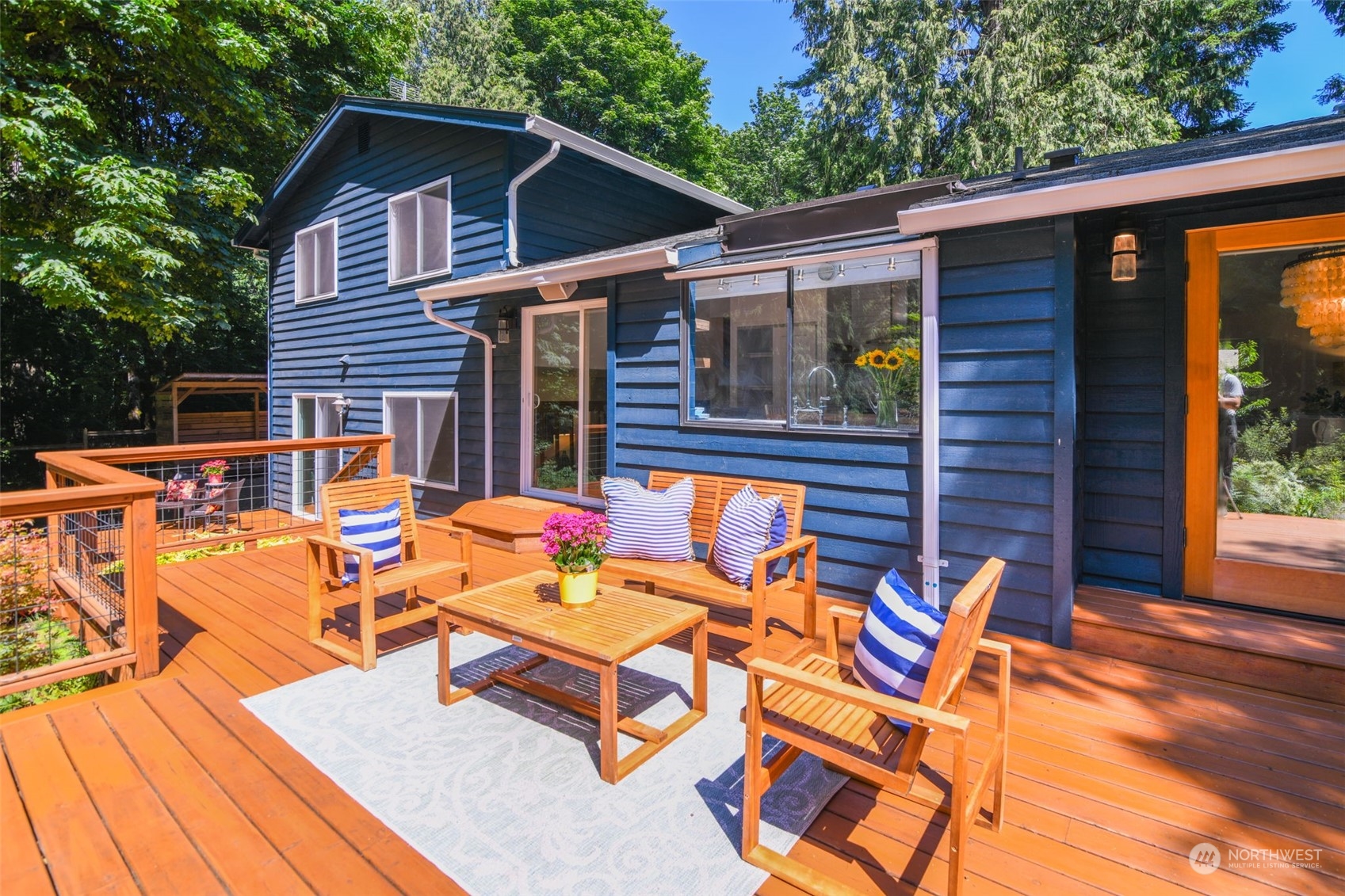 6205 Harbor Crest Drive NE