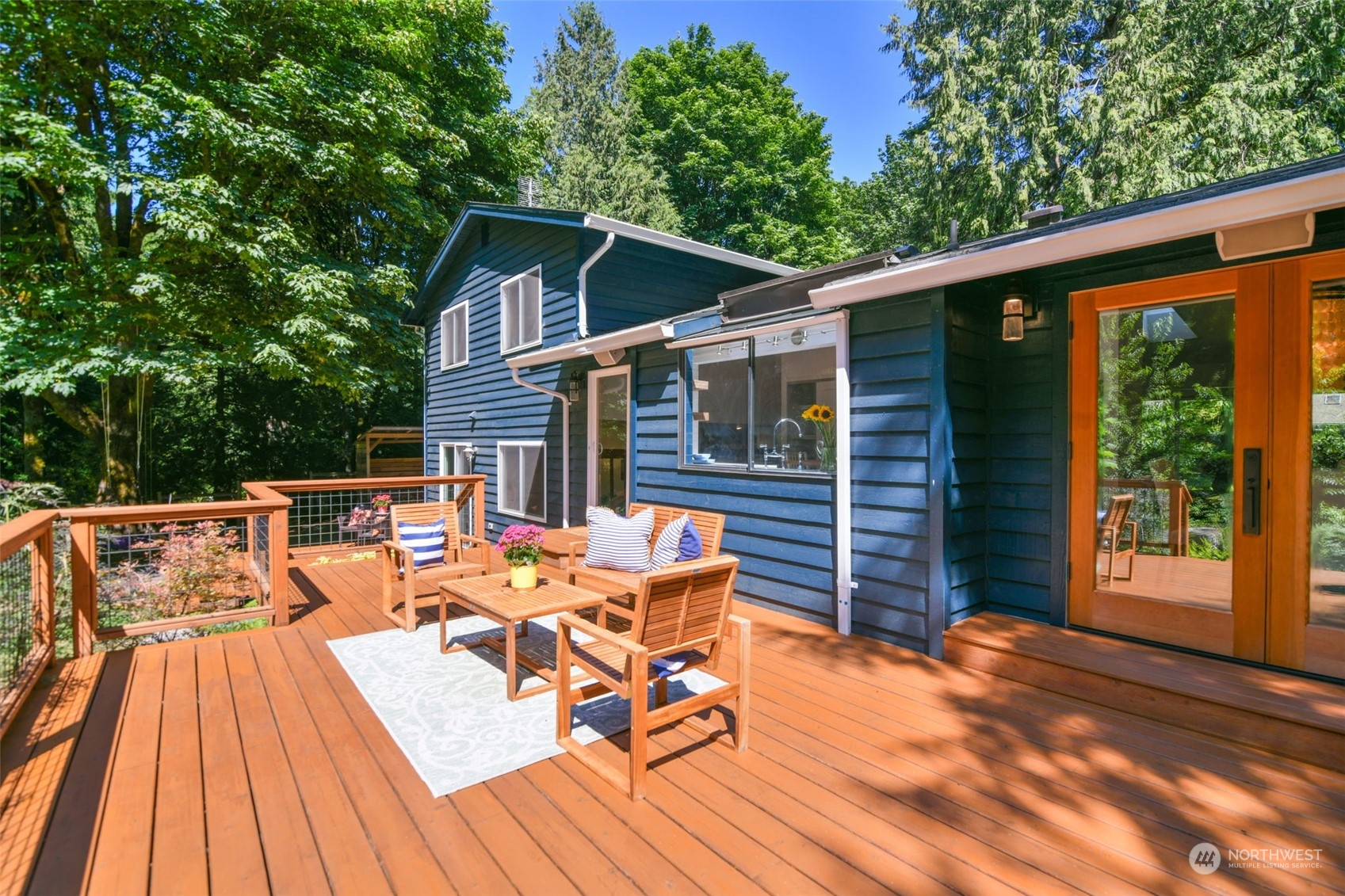 6205 Harbor Crest Drive NE