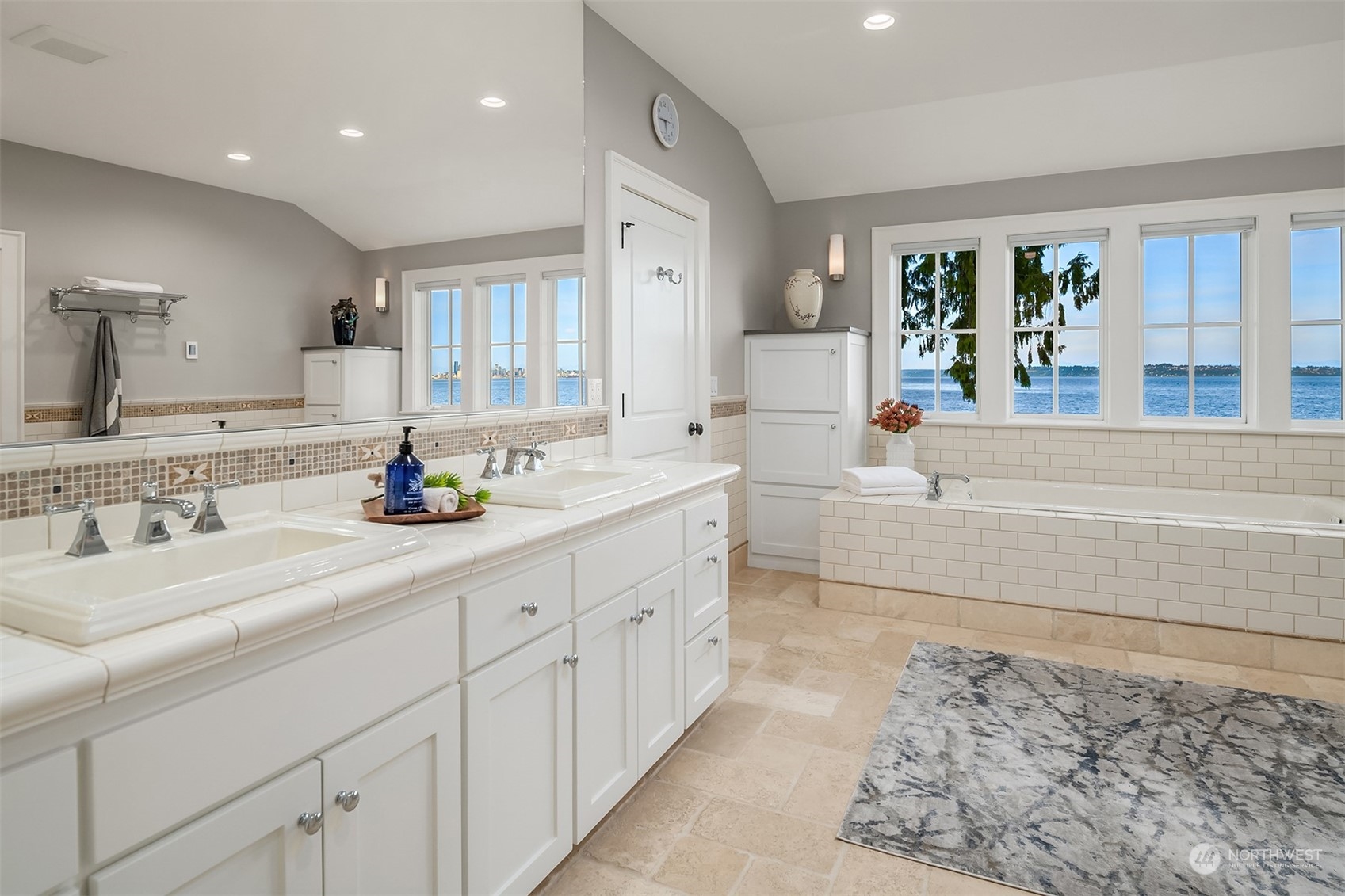 11162 NE Country Club Road