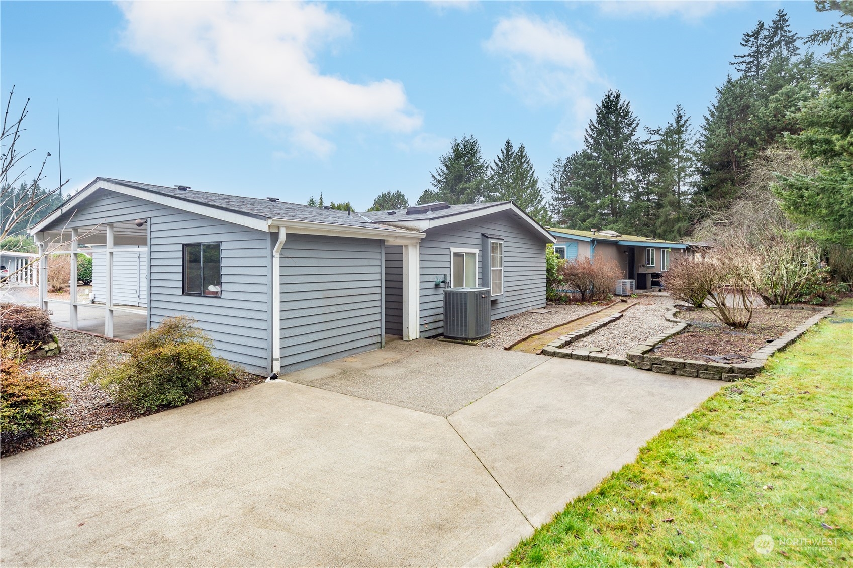 518 NW Silver Meadows Lane