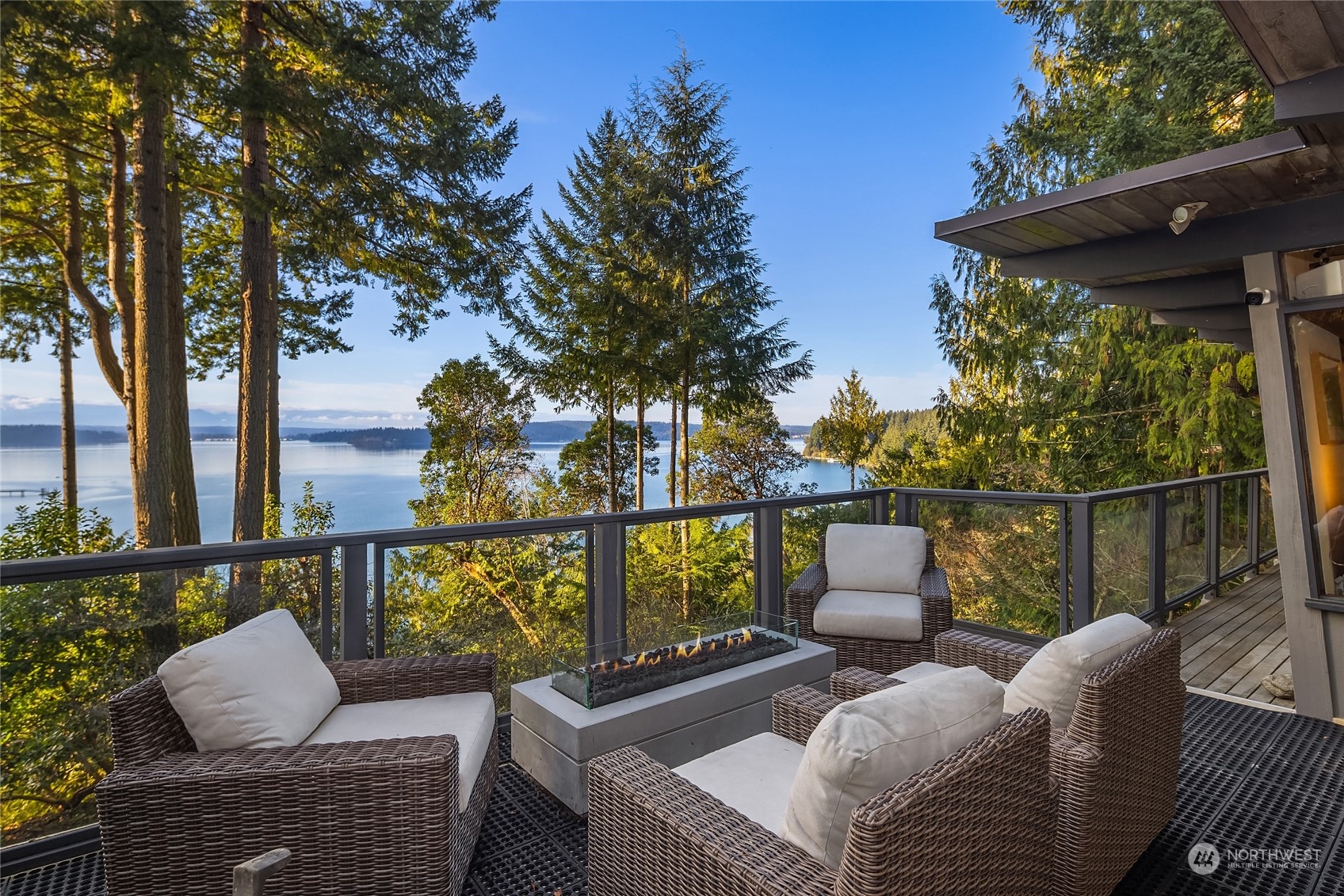 6522 NE Bayview Boulevard