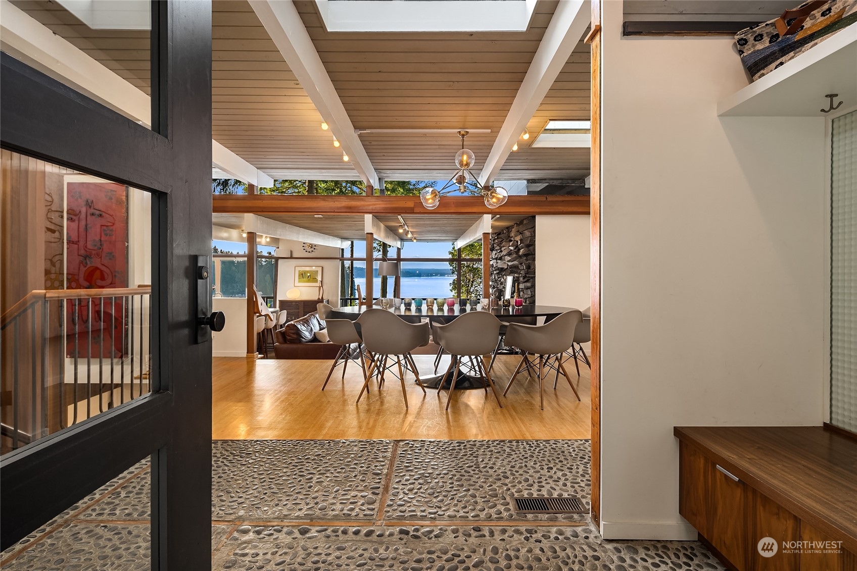 6522 NE Bayview Boulevard