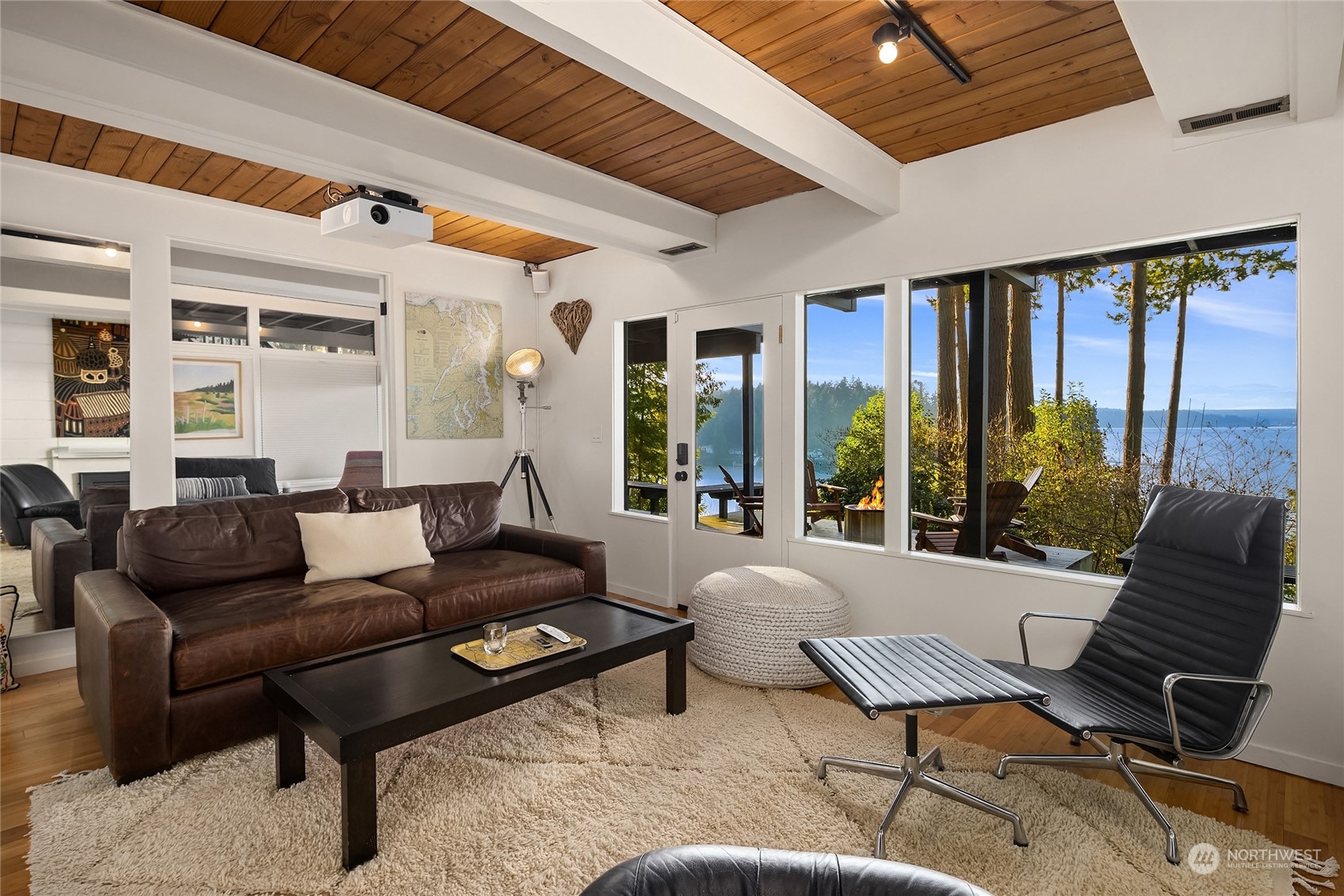 6522 NE Bayview Boulevard