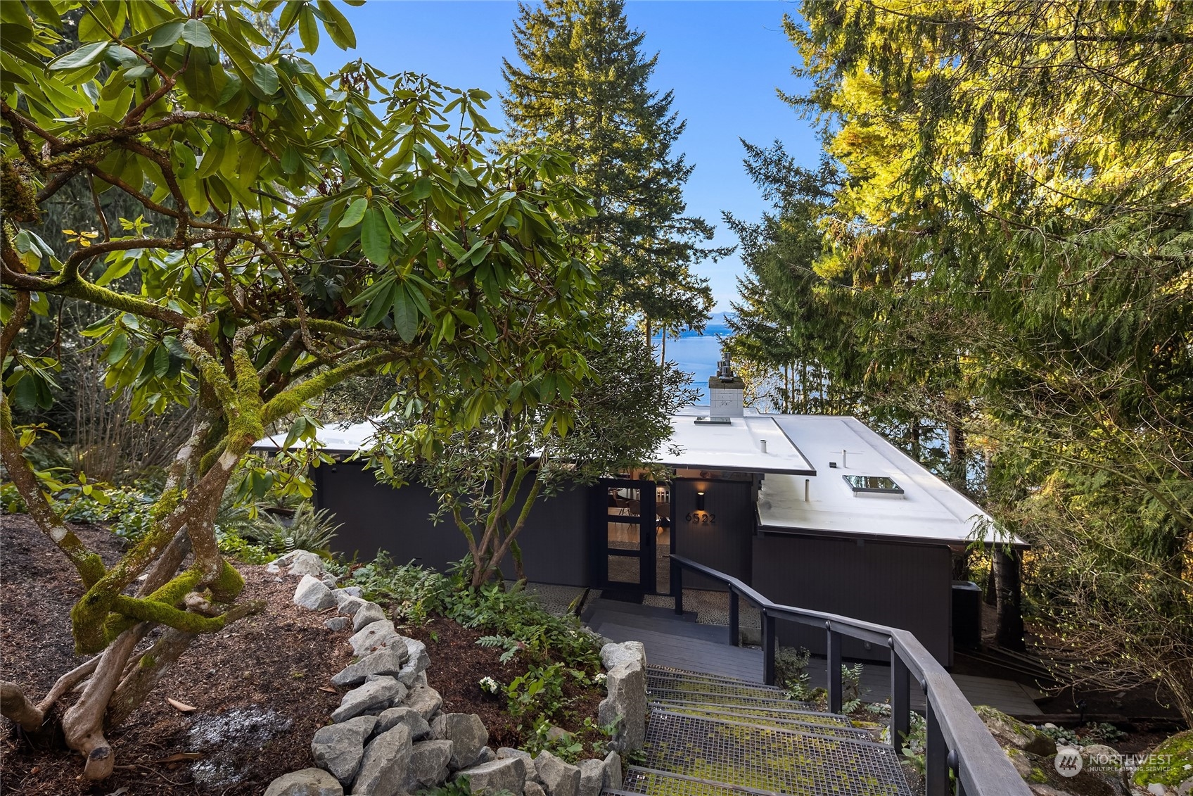 6522 NE Bayview Boulevard