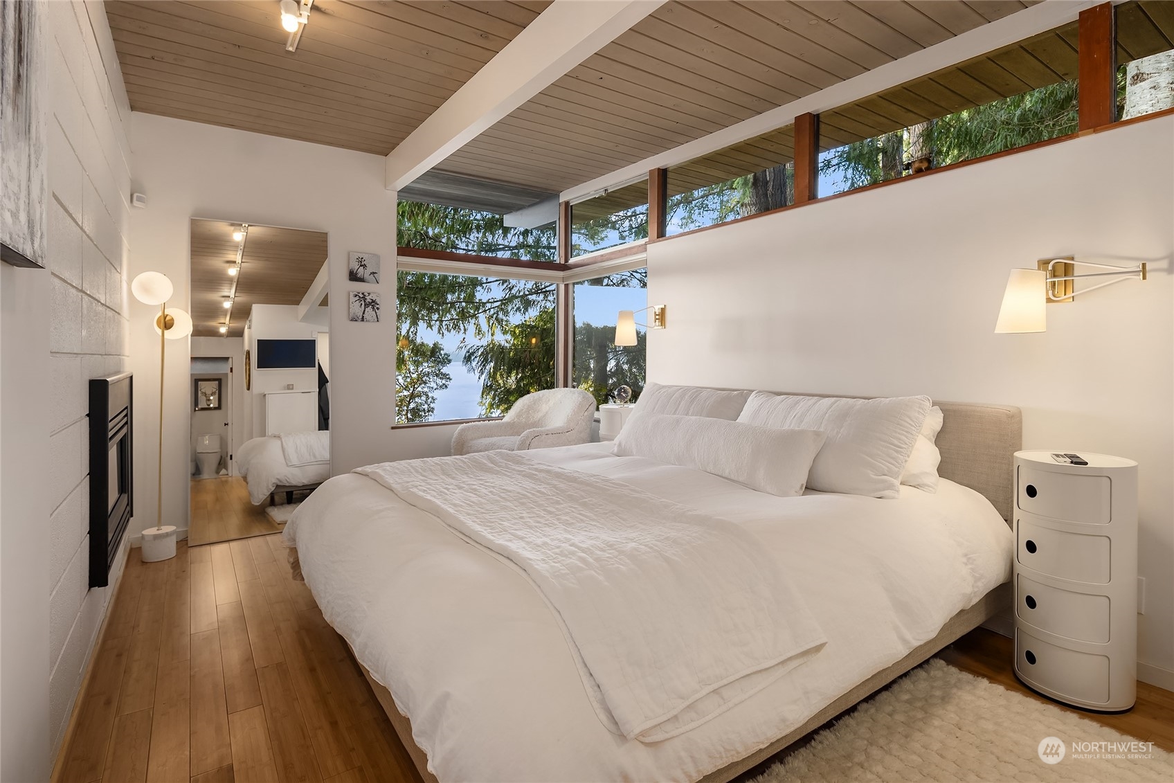 6522 NE Bayview Boulevard