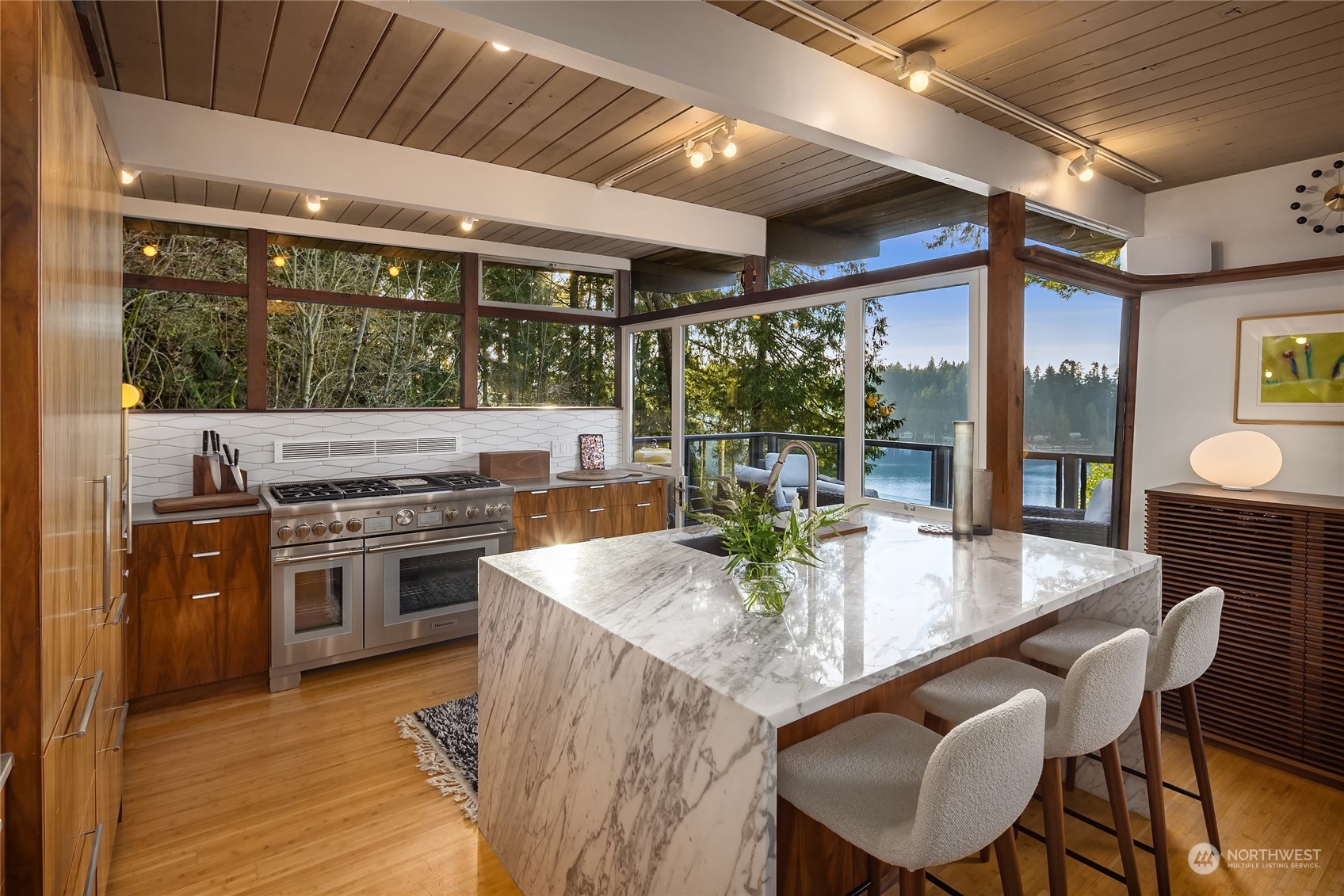 6522 NE Bayview Boulevard