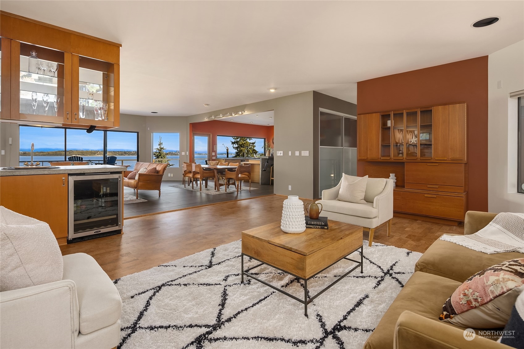 11844 Sunrise Drive NE