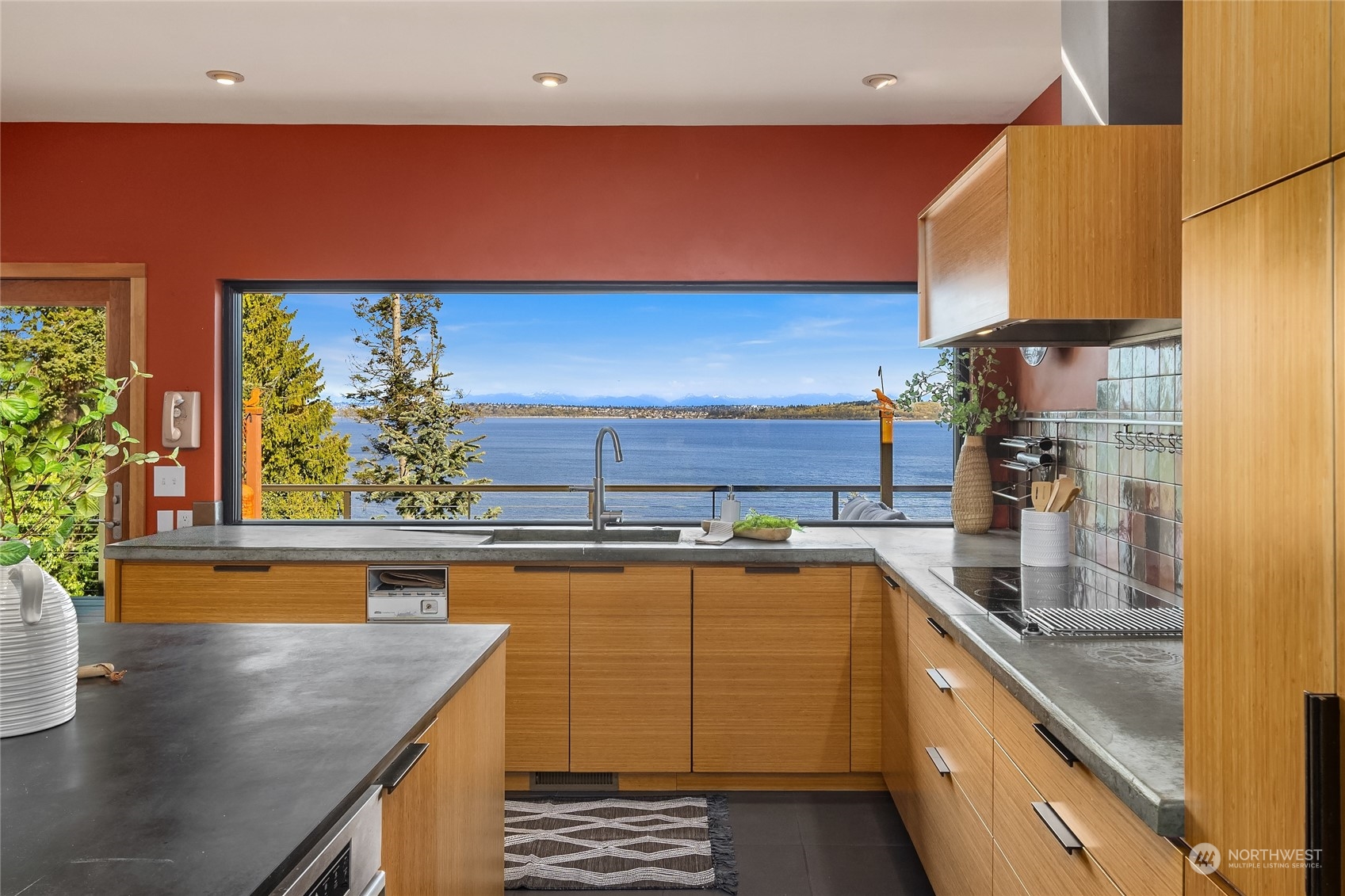 11844 Sunrise Drive NE