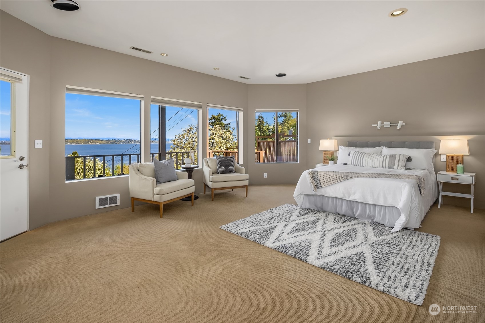 11844 Sunrise Drive NE