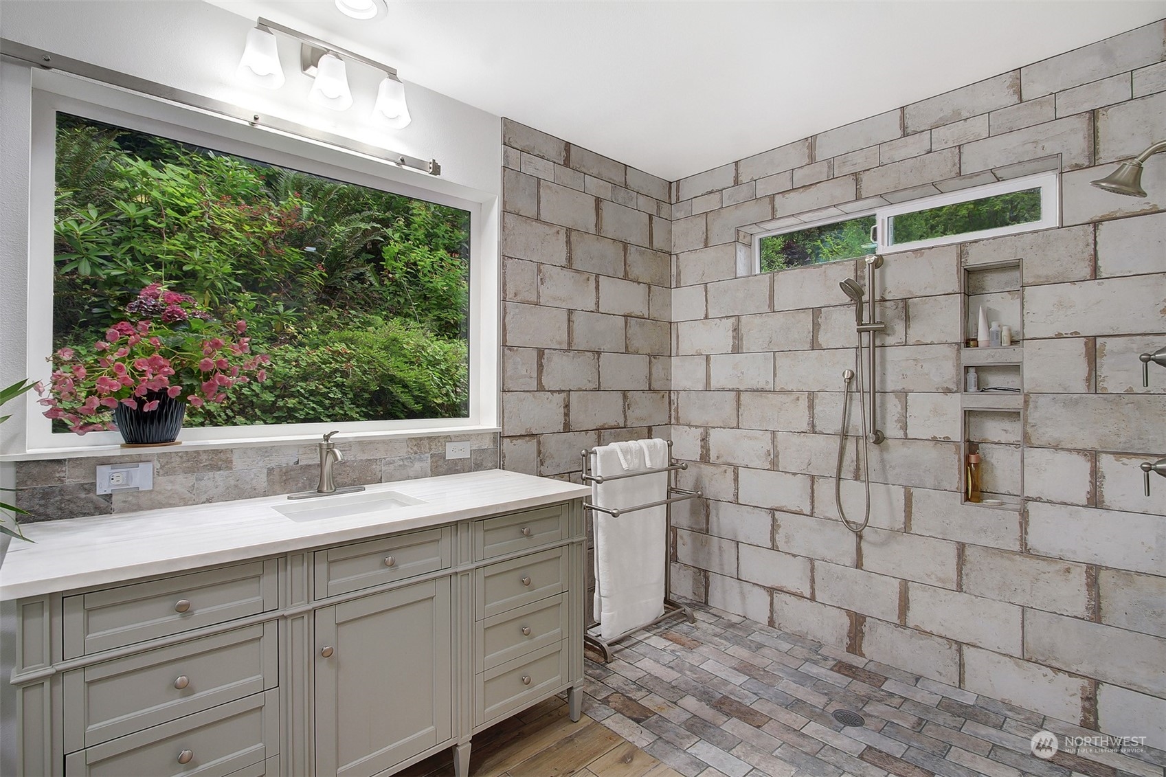 1335 NE Keyport Hills Drive