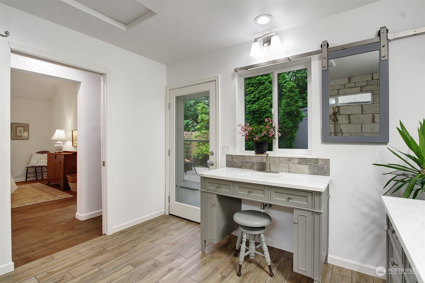 1335 NE Keyport Hills Drive