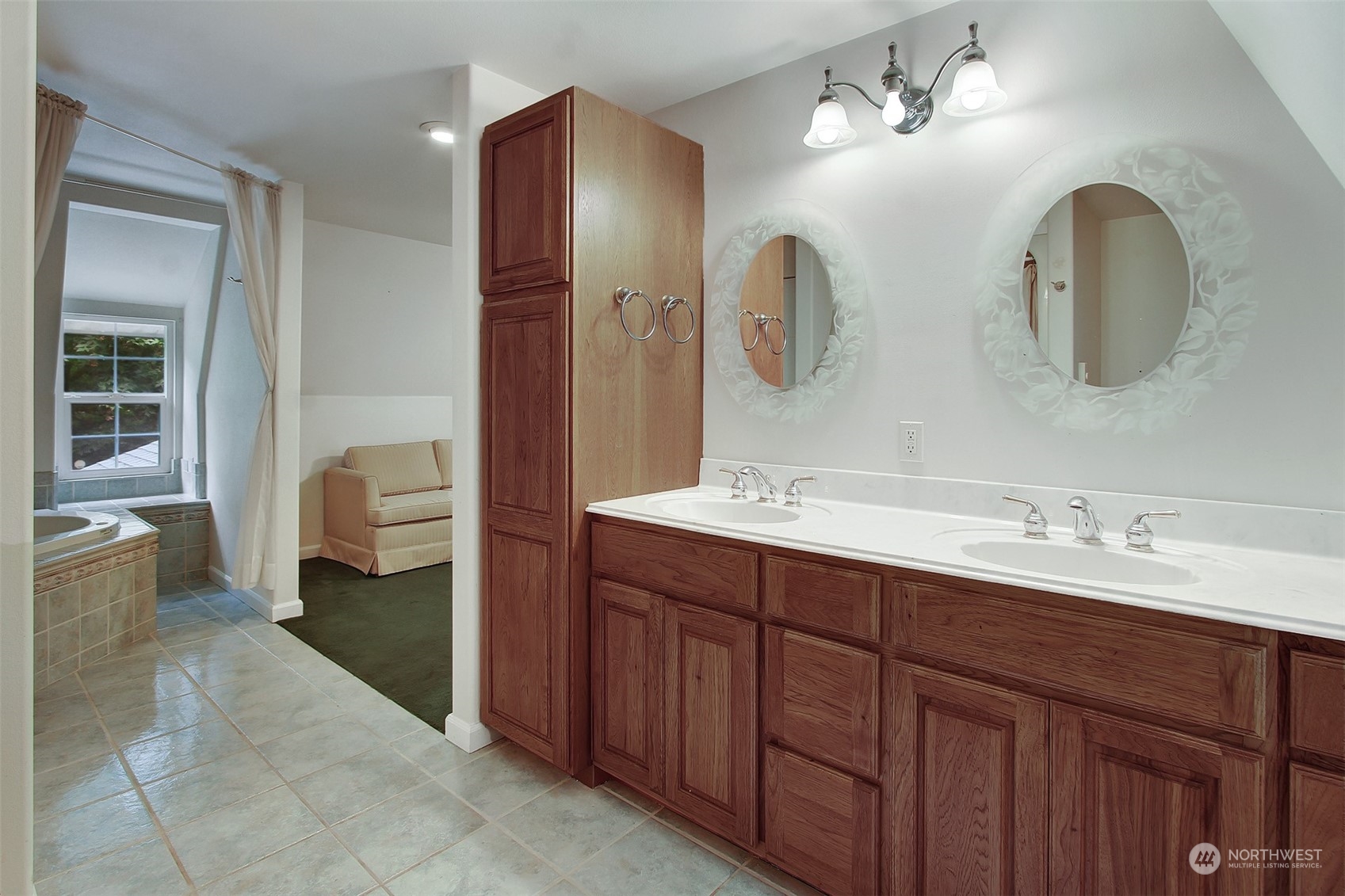 1335 NE Keyport Hills Drive