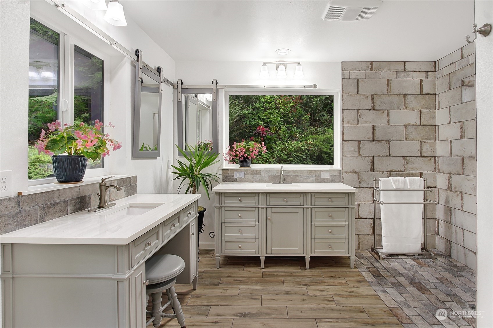 1335 NE Keyport Hills Drive