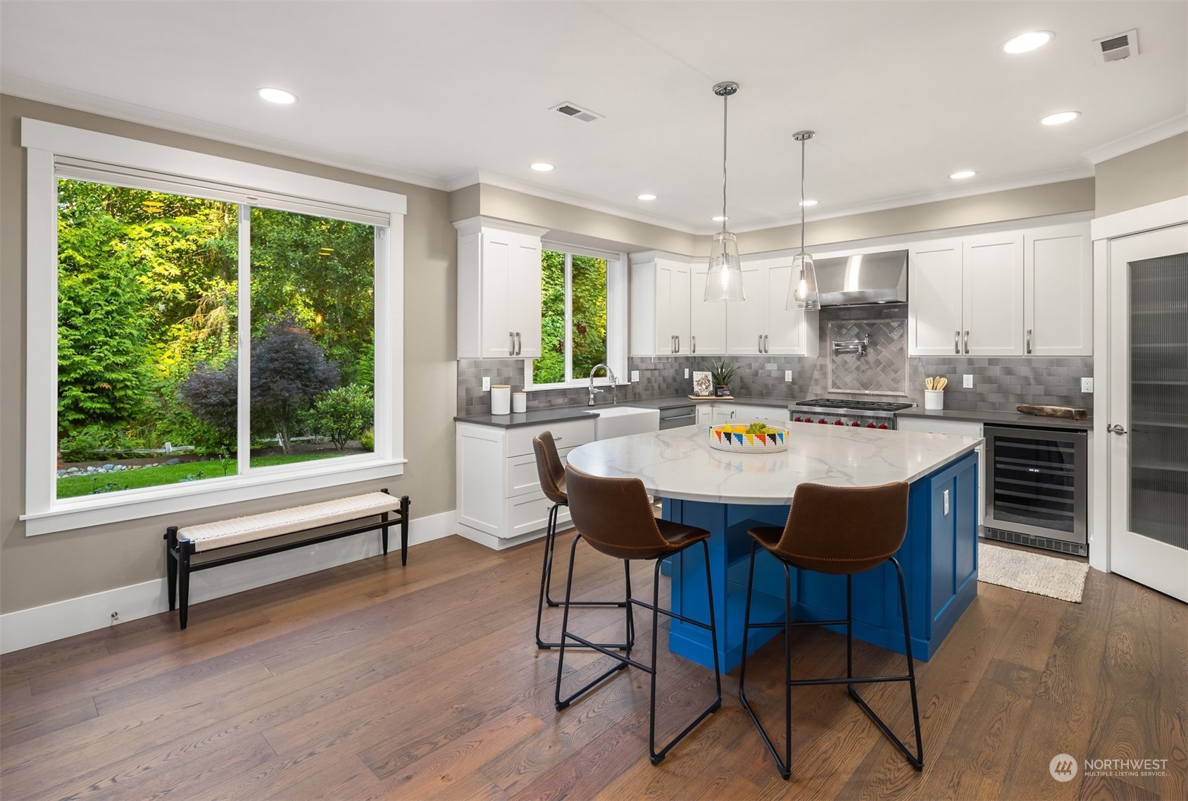 722 Ferryview Lane NE