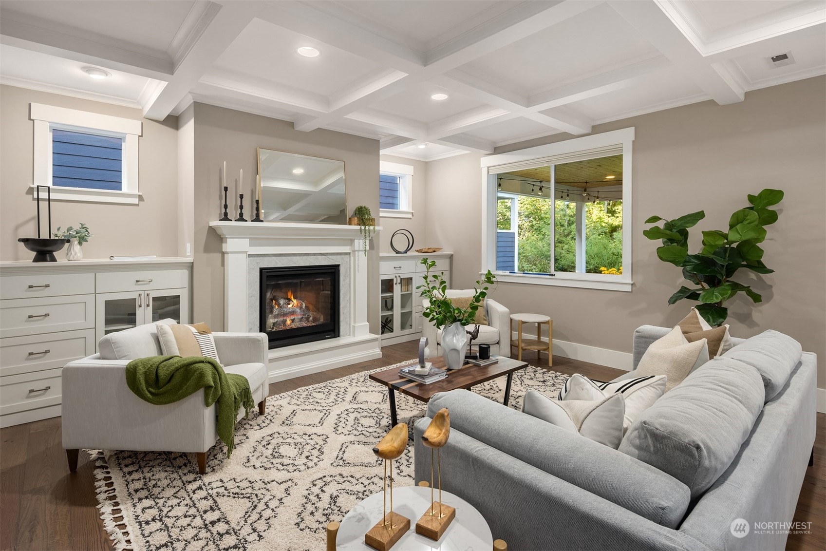 722 Ferryview Lane NE