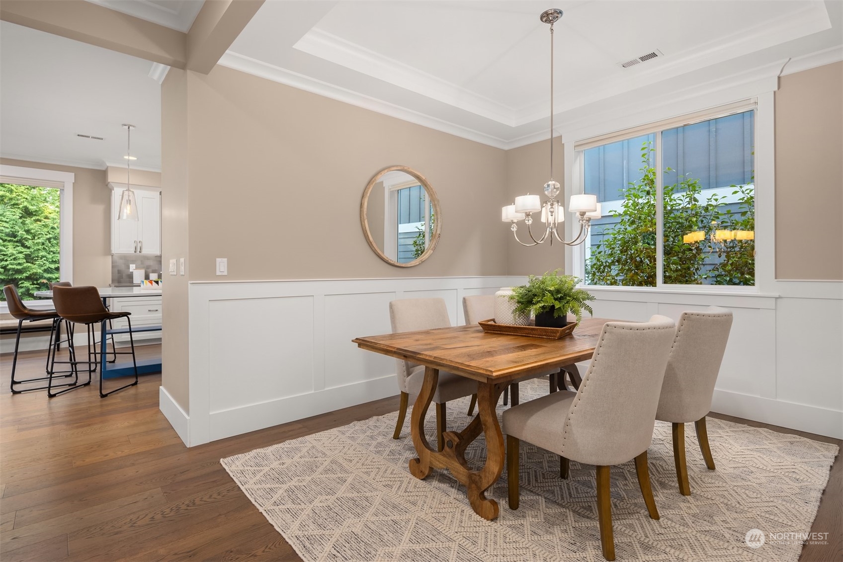 722 Ferryview Lane NE