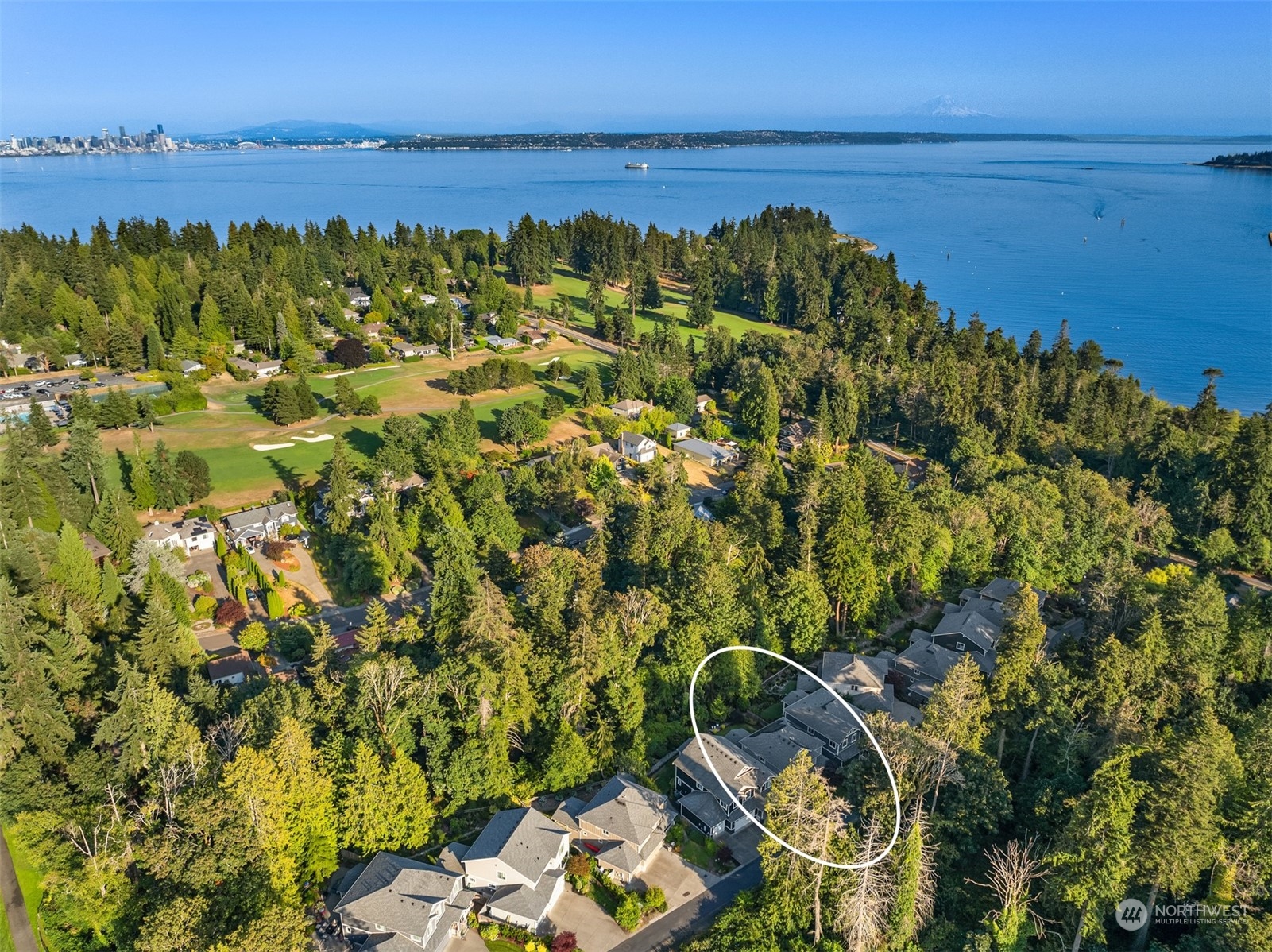 722 Ferryview Lane NE