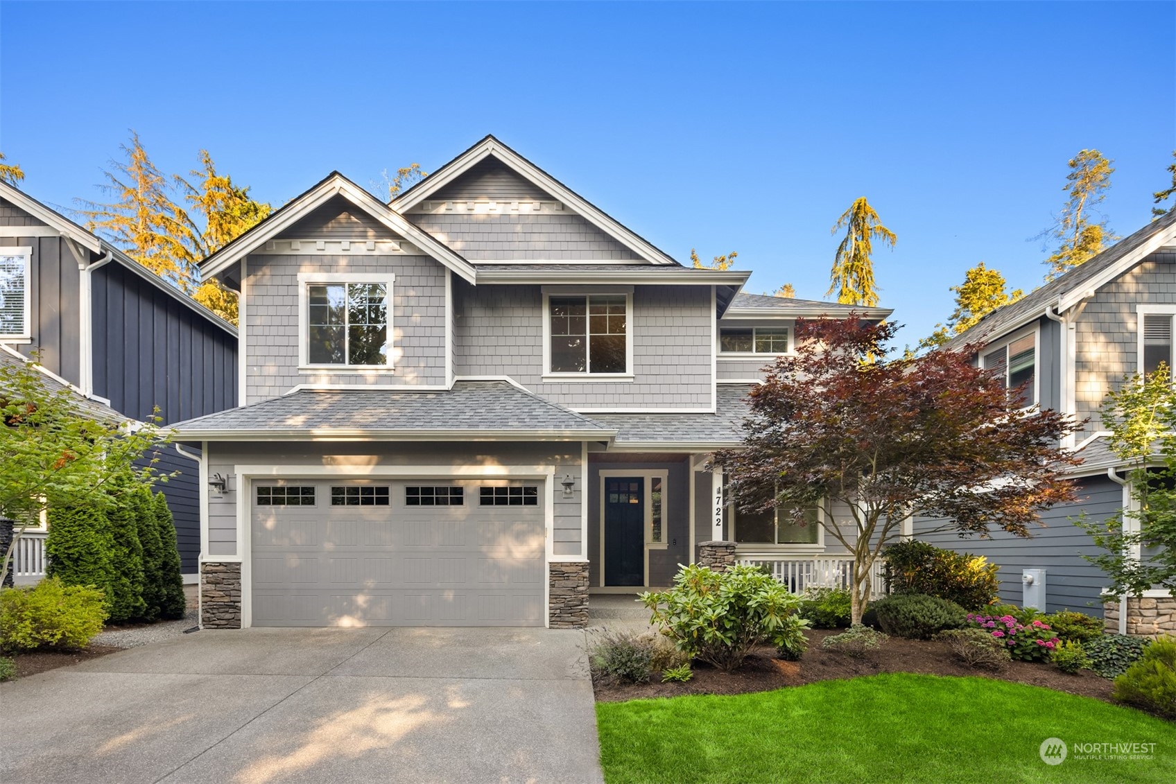 722 Ferryview Lane NE