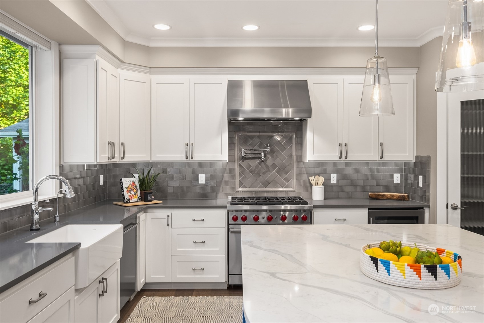 722 Ferryview Lane NE