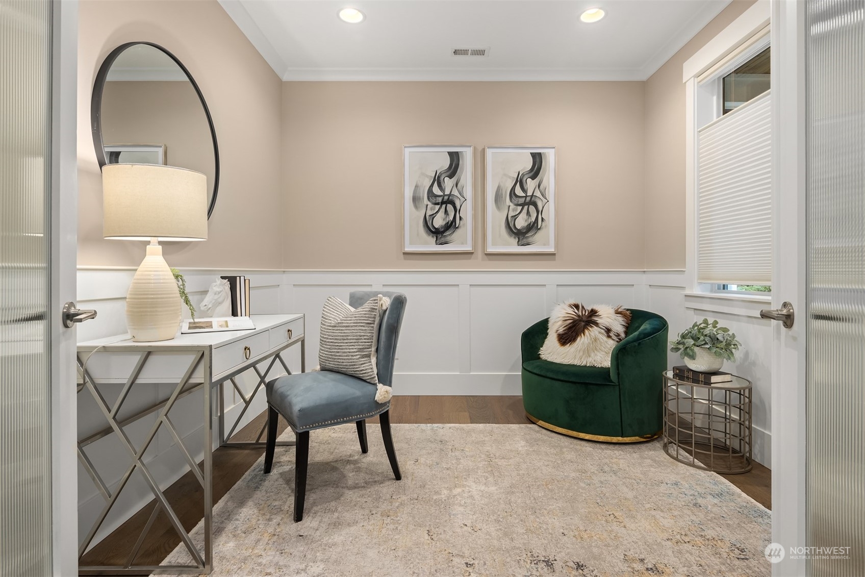 722 Ferryview Lane NE