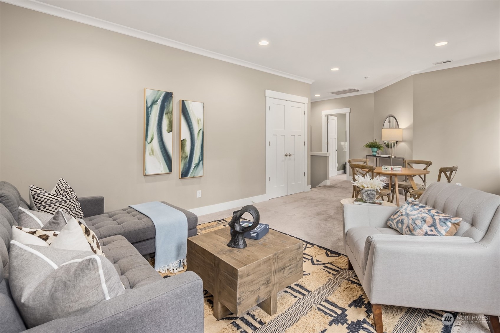 722 Ferryview Lane NE