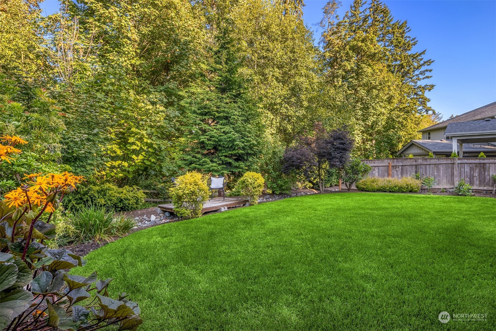 722 Ferryview Lane NE