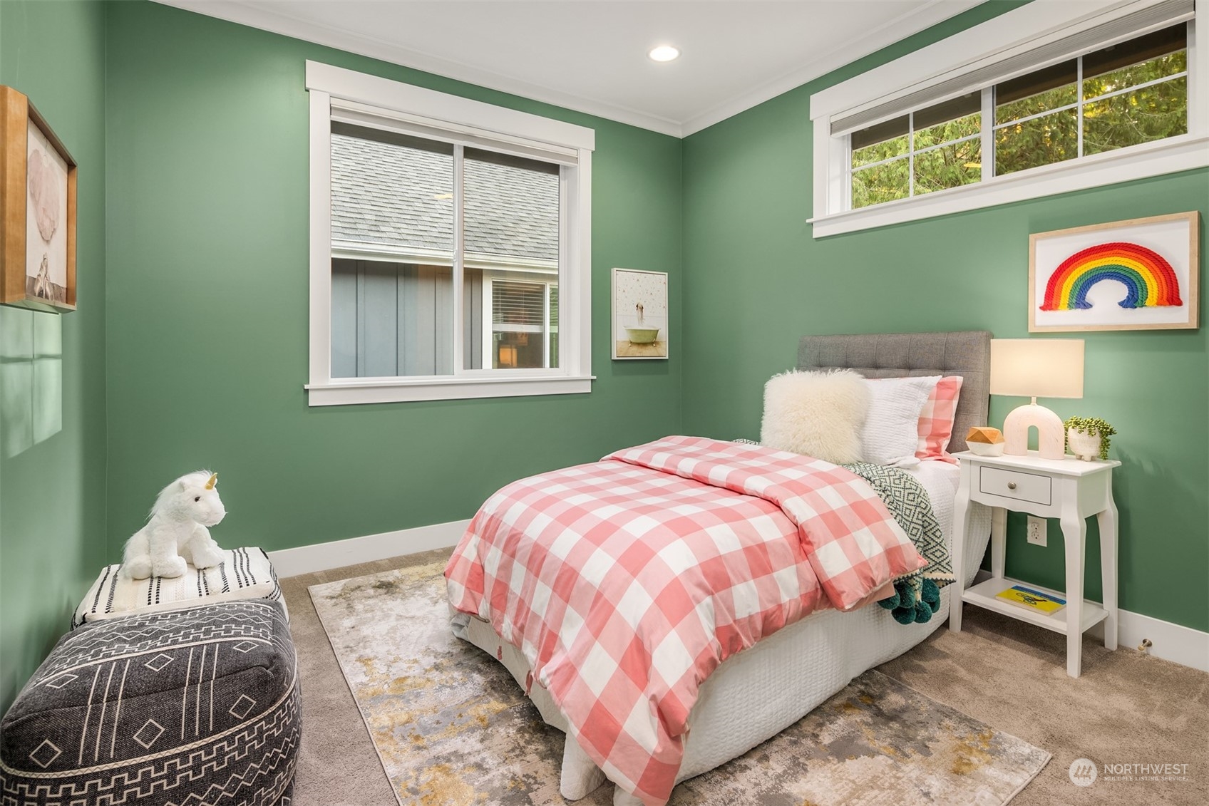 722 Ferryview Lane NE