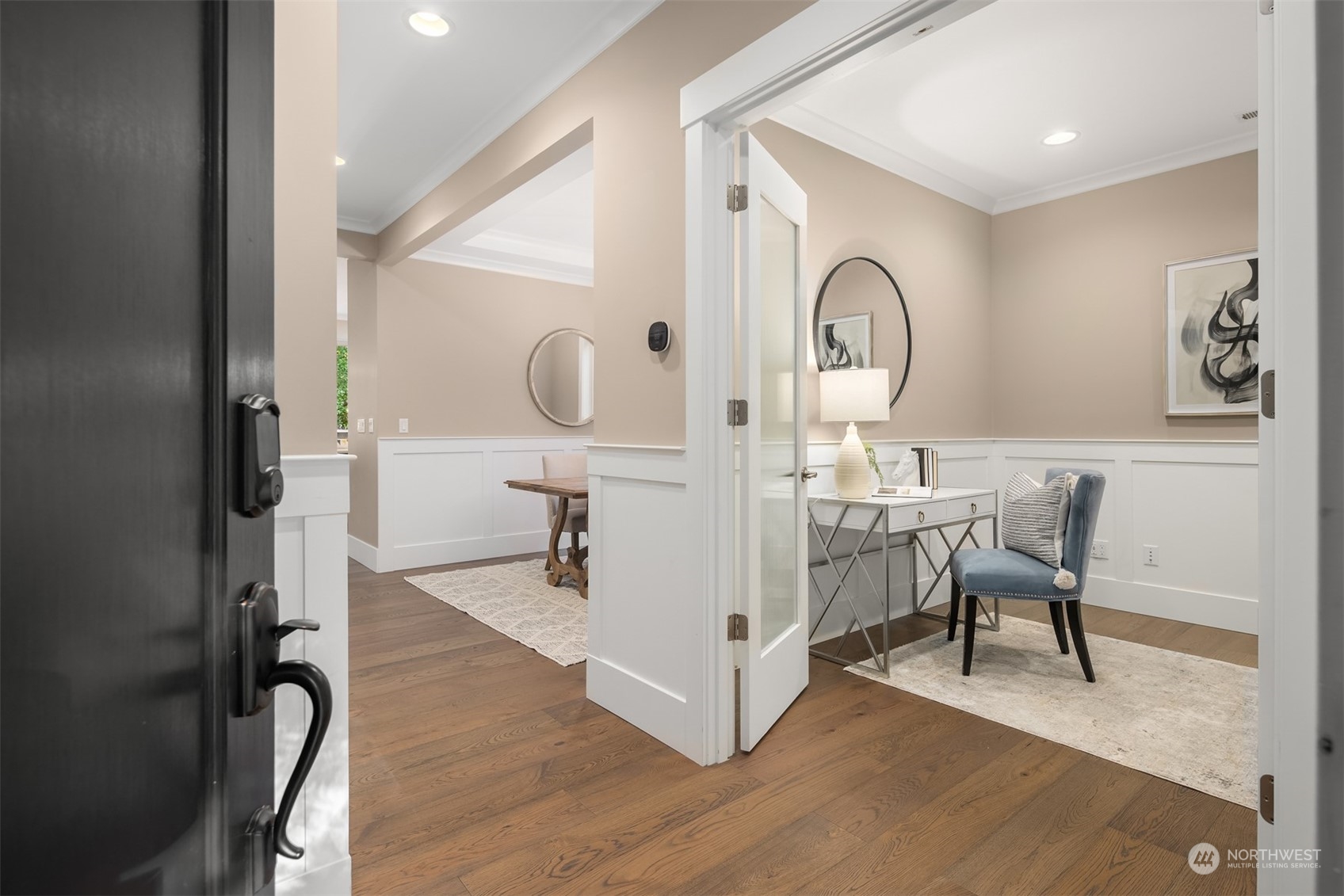 722 Ferryview Lane NE