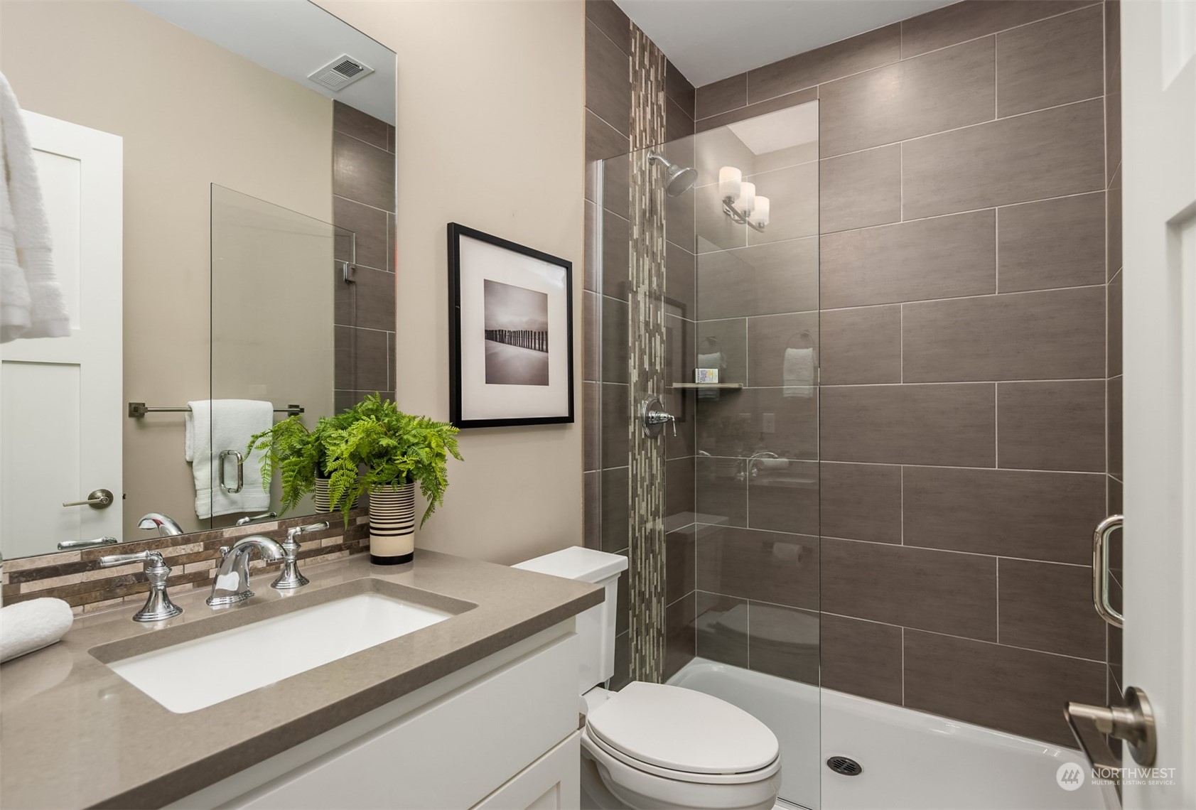 722 Ferryview Lane NE