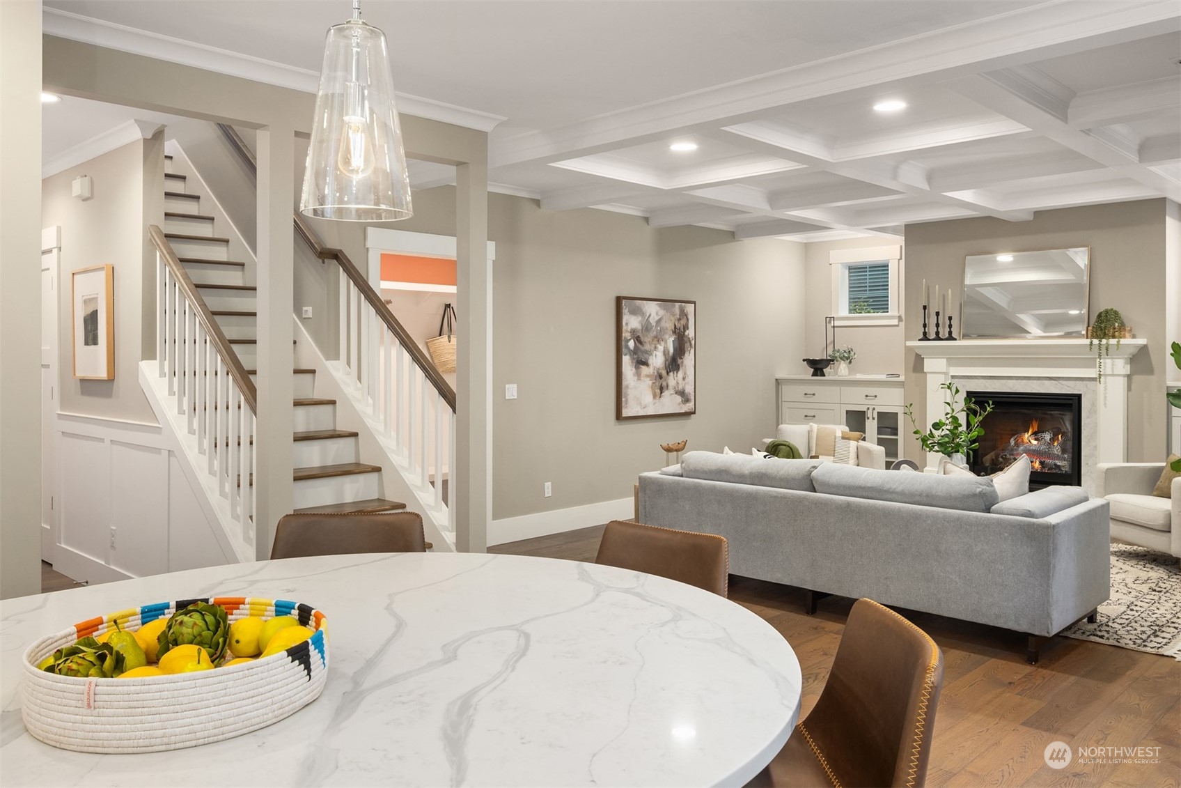 722 Ferryview Lane NE