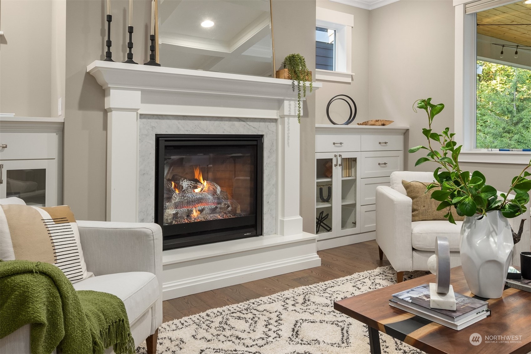 722 Ferryview Lane NE