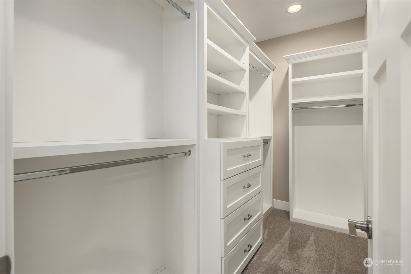 722 Ferryview Lane NE