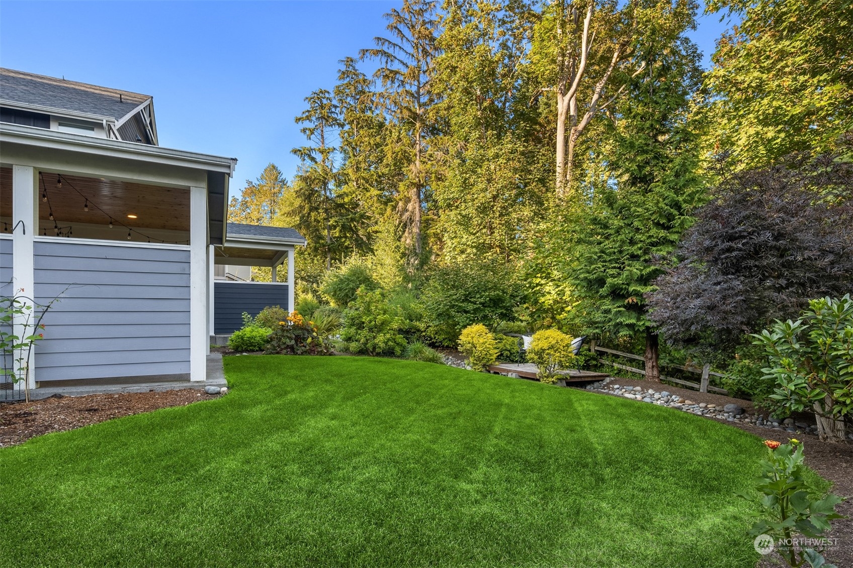 722 Ferryview Lane NE