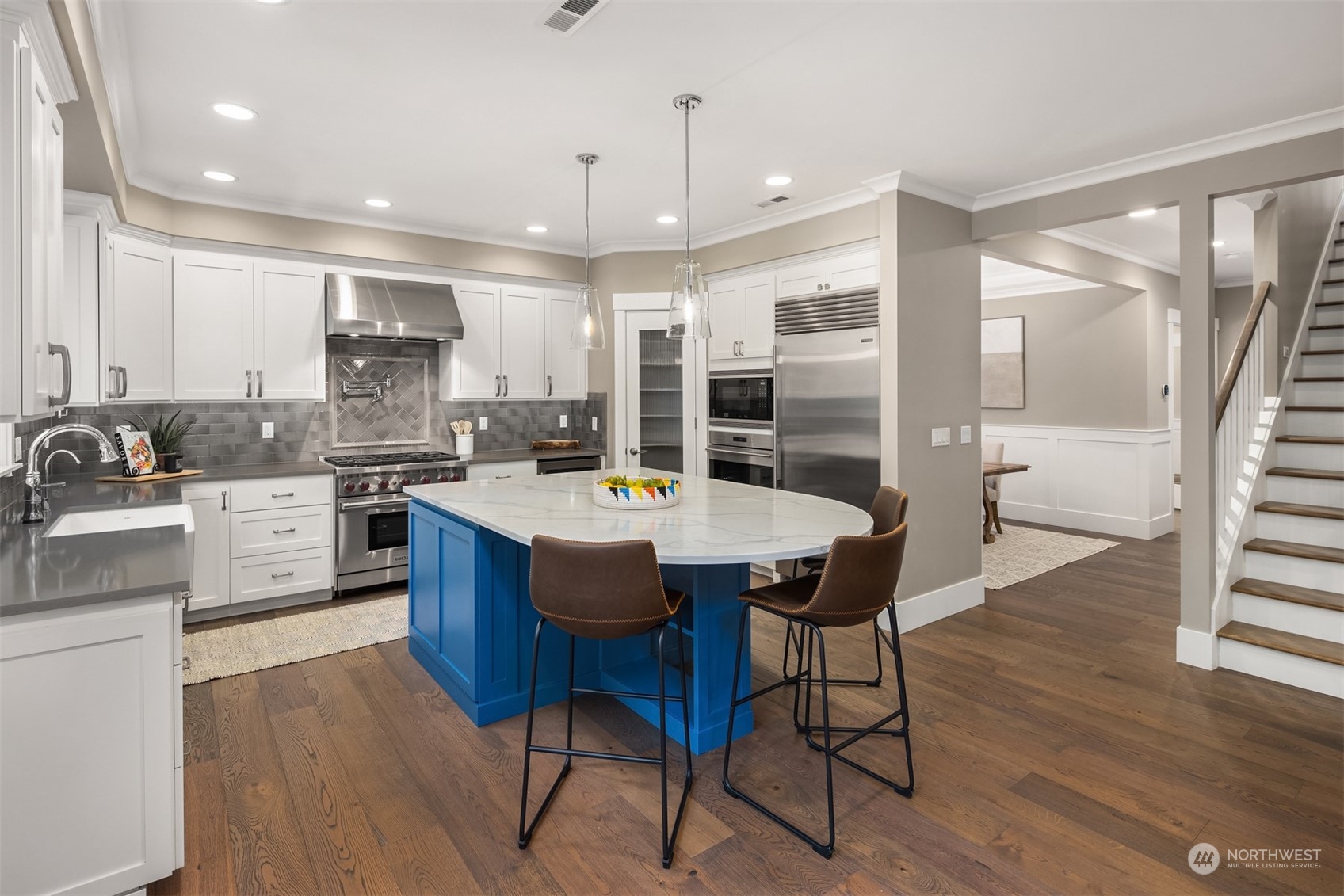 722 Ferryview Lane NE