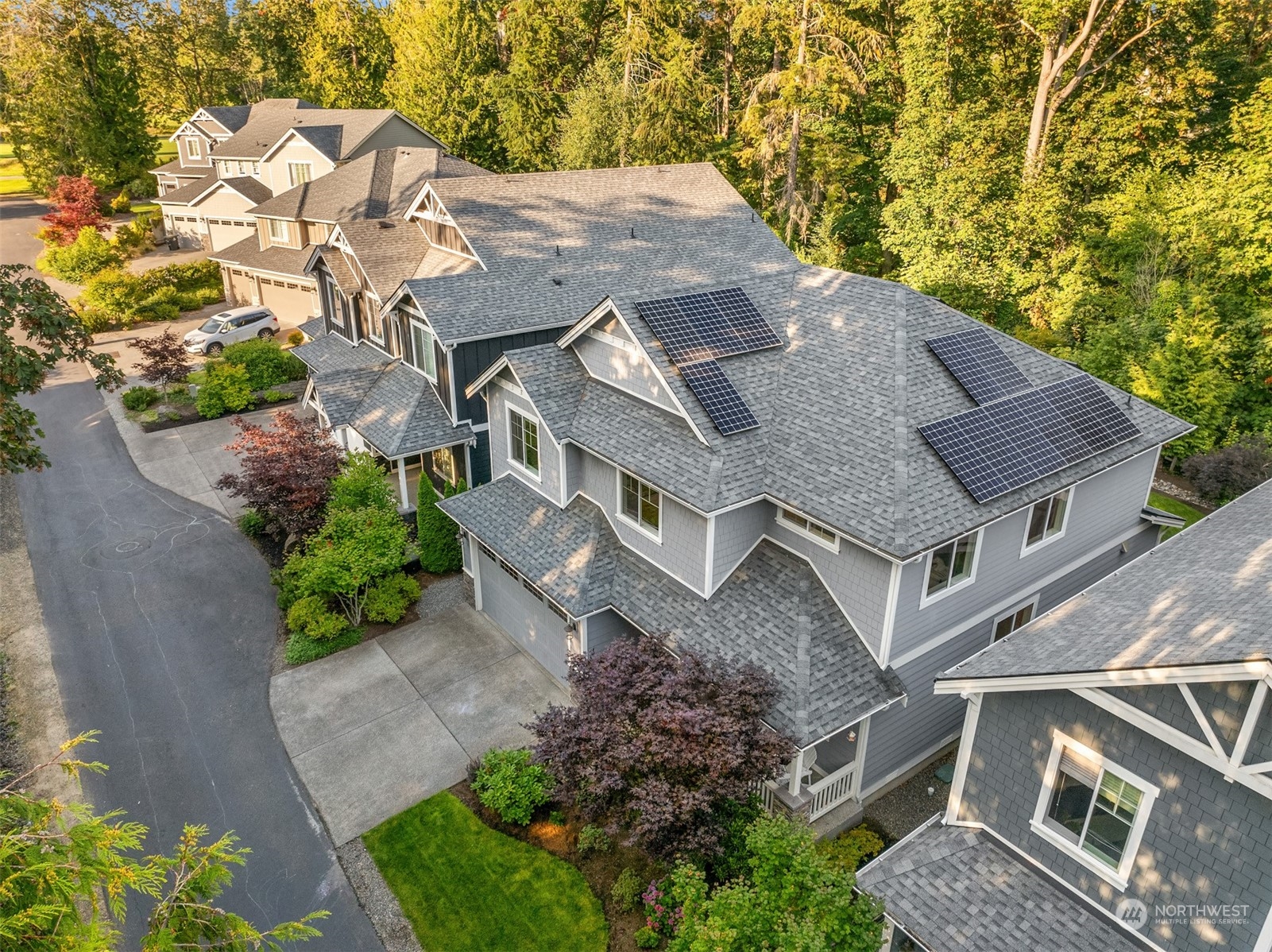 722 Ferryview Lane NE