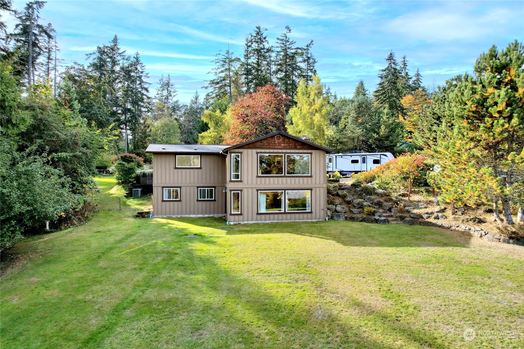 5071 New Sweden Avenue NE