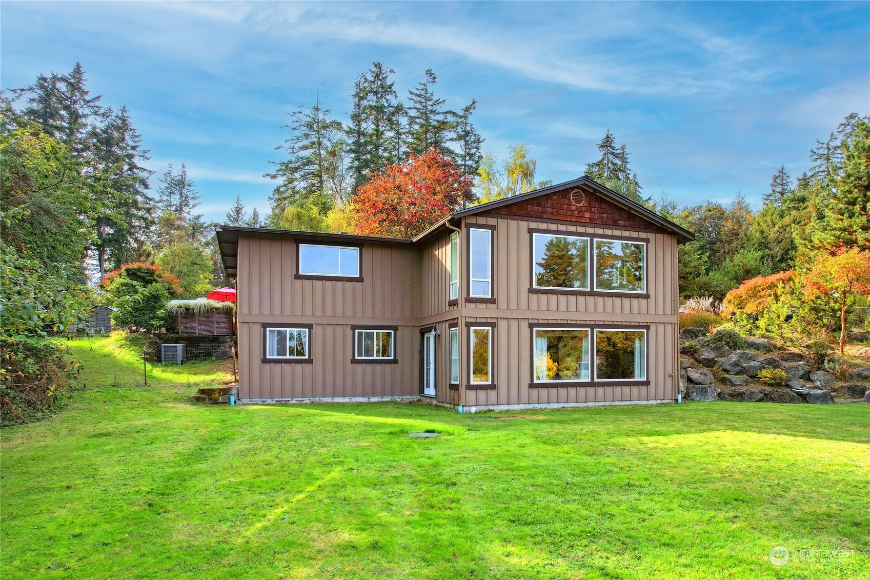 5071 New Sweden Avenue NE