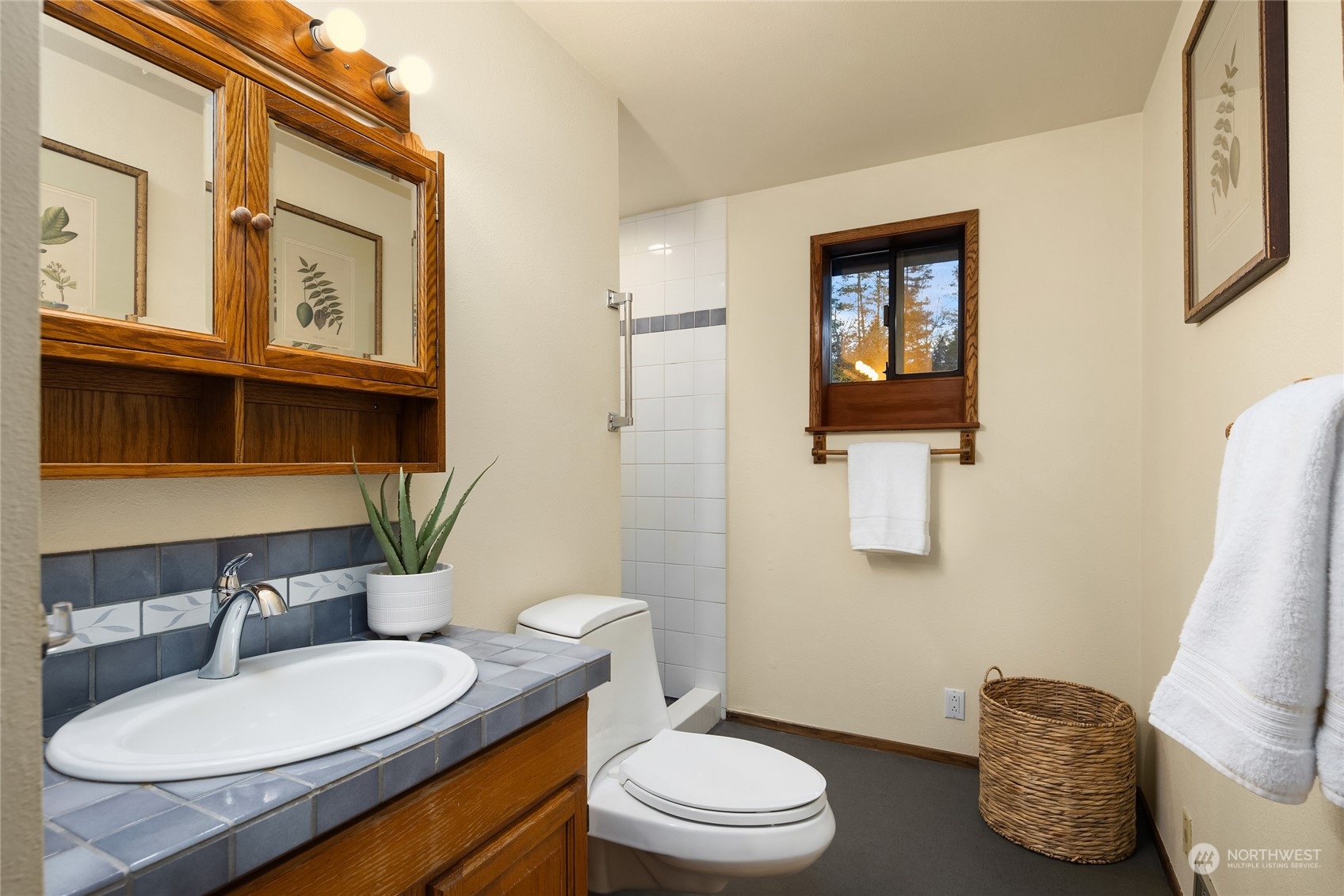 10450 Arrow Point Drive NE