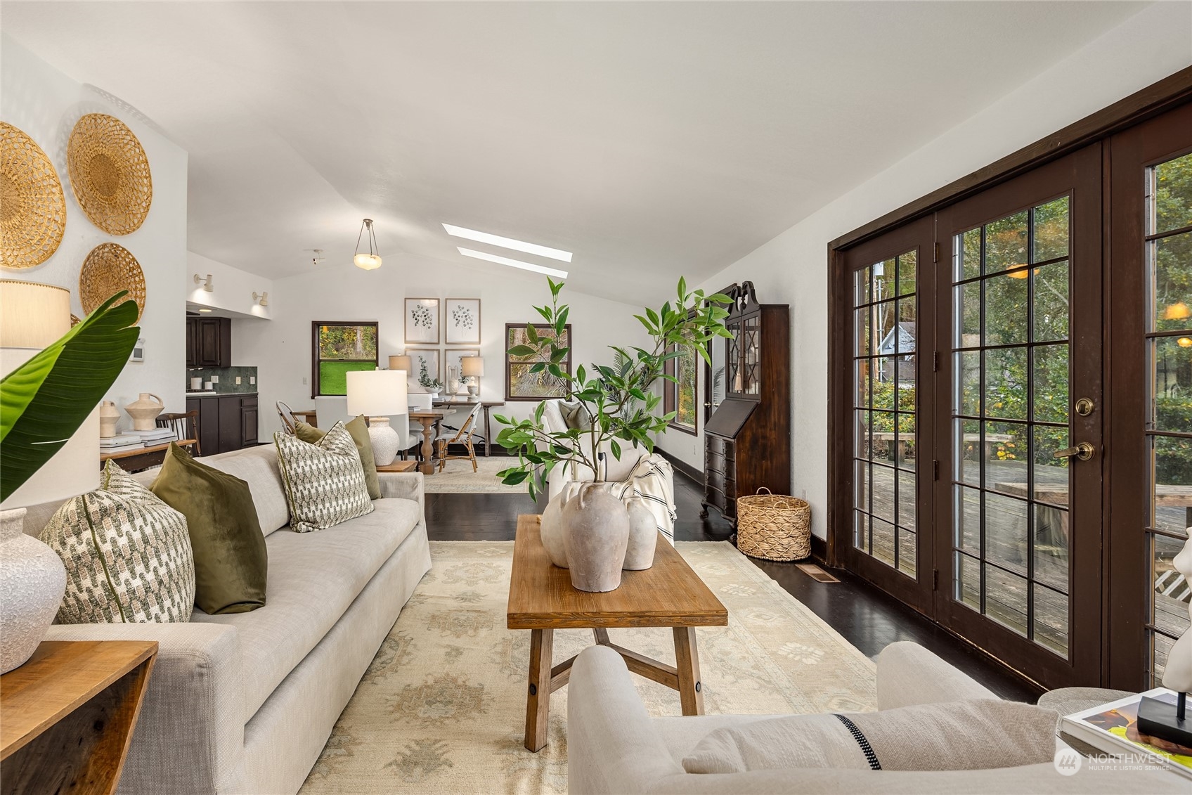 10450 Arrow Point Drive NE