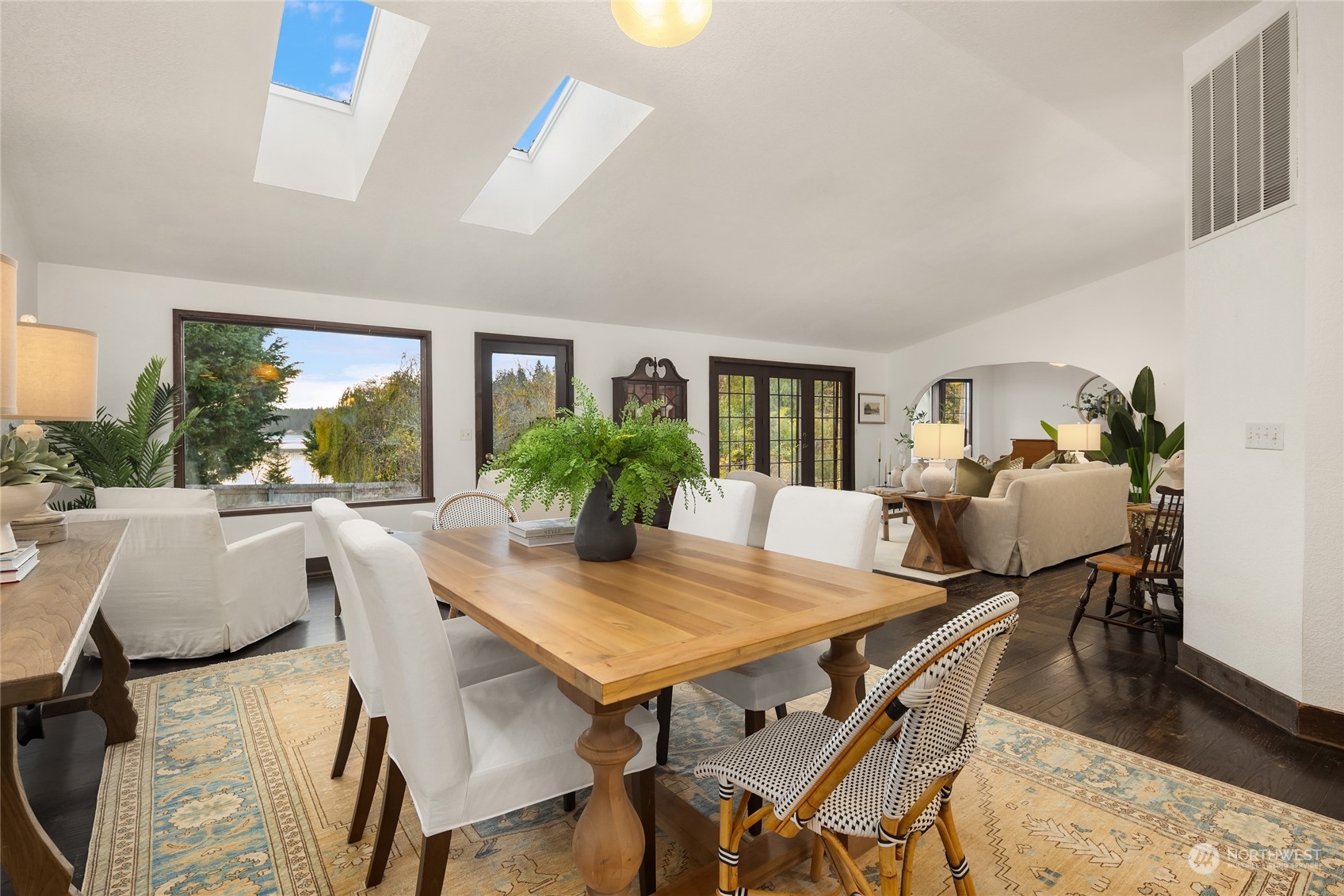 10450 Arrow Point Drive NE