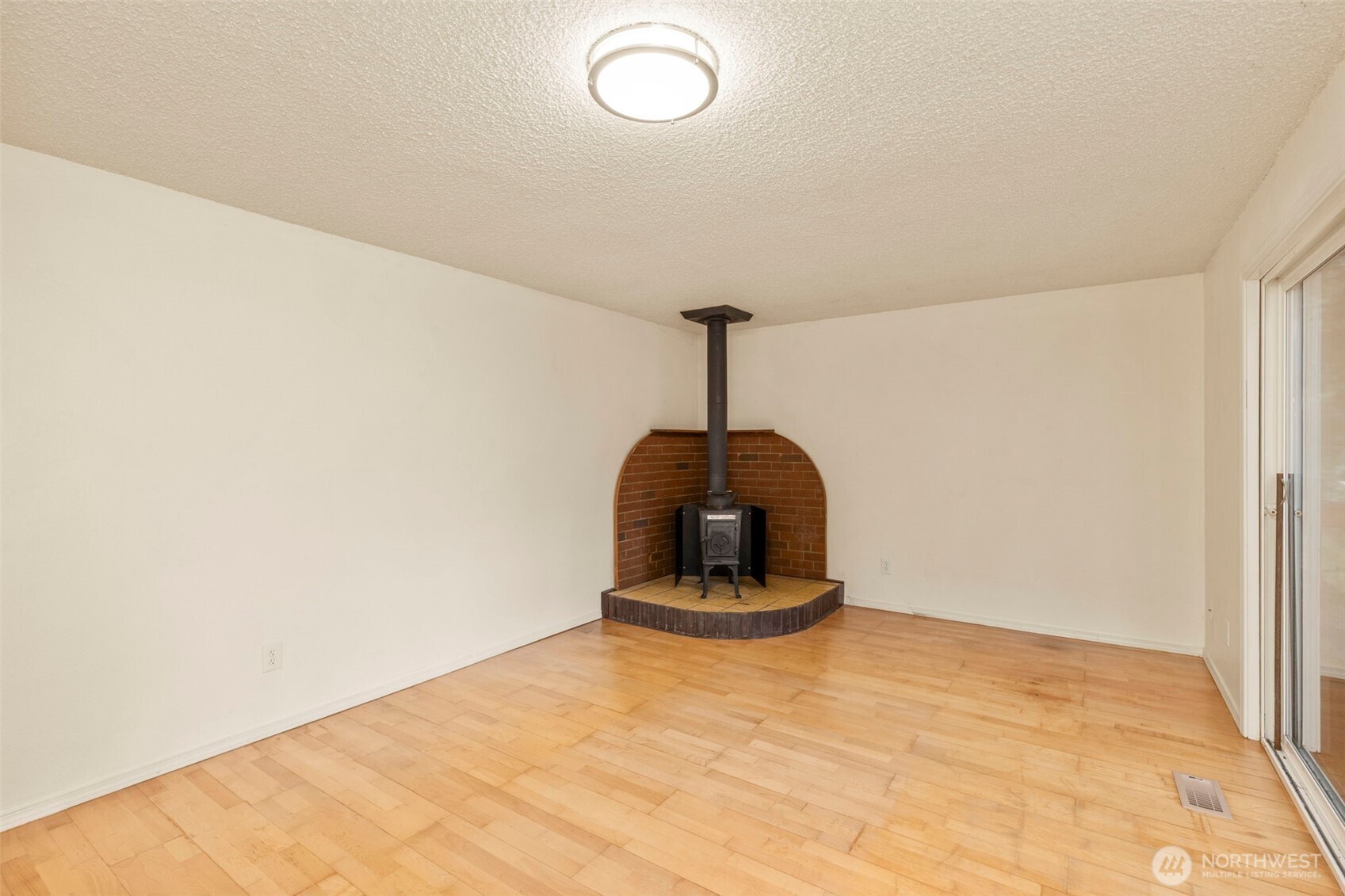 10035 NE Kingston Farm Road