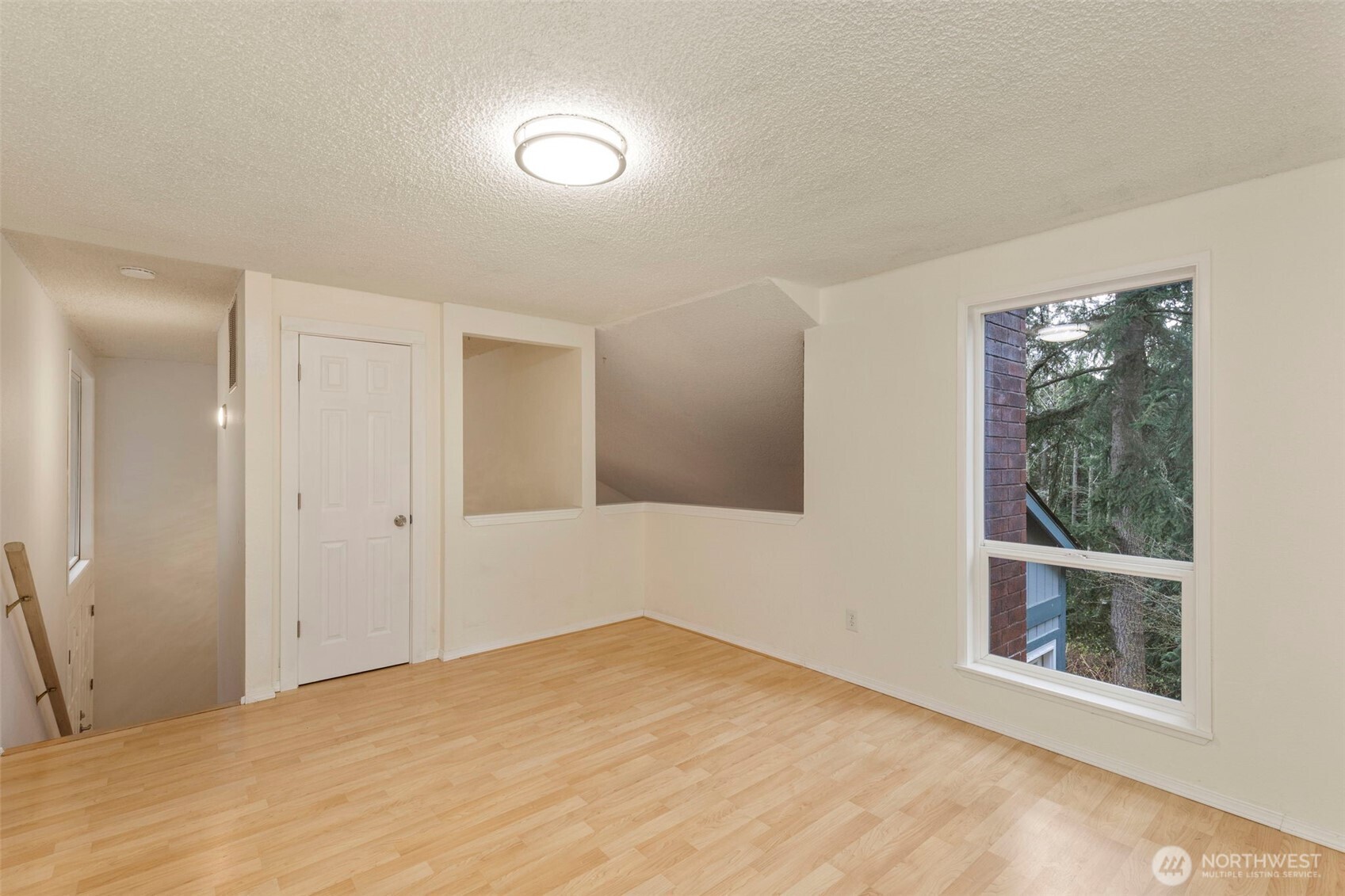 10035 NE Kingston Farm Road