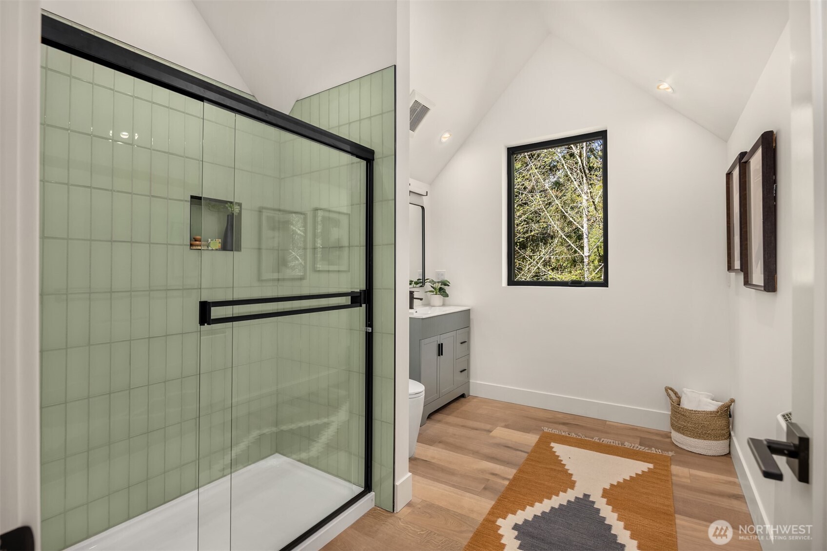 9243 NE Spargur Loop Road